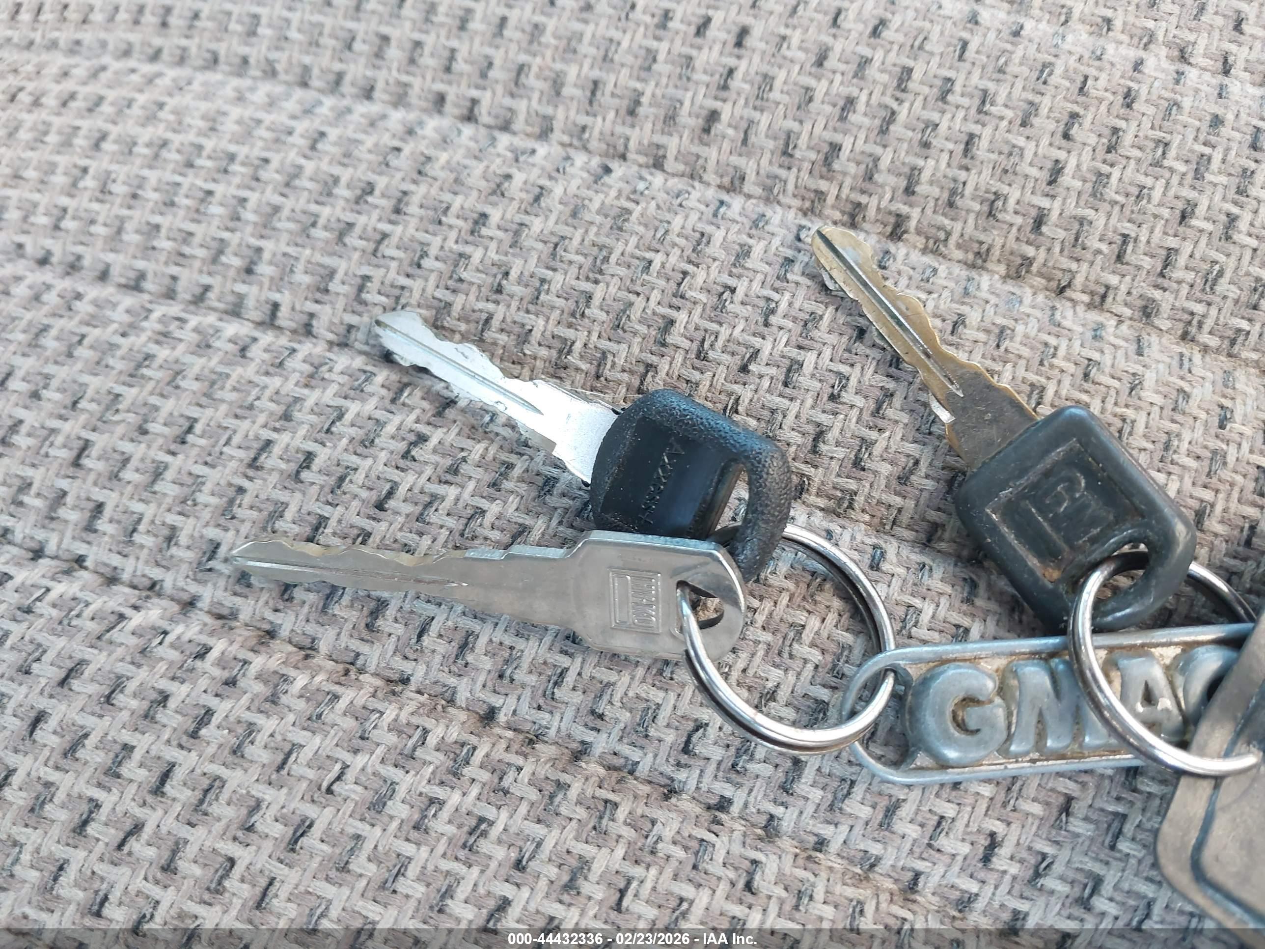 GMC SIERRA image 11