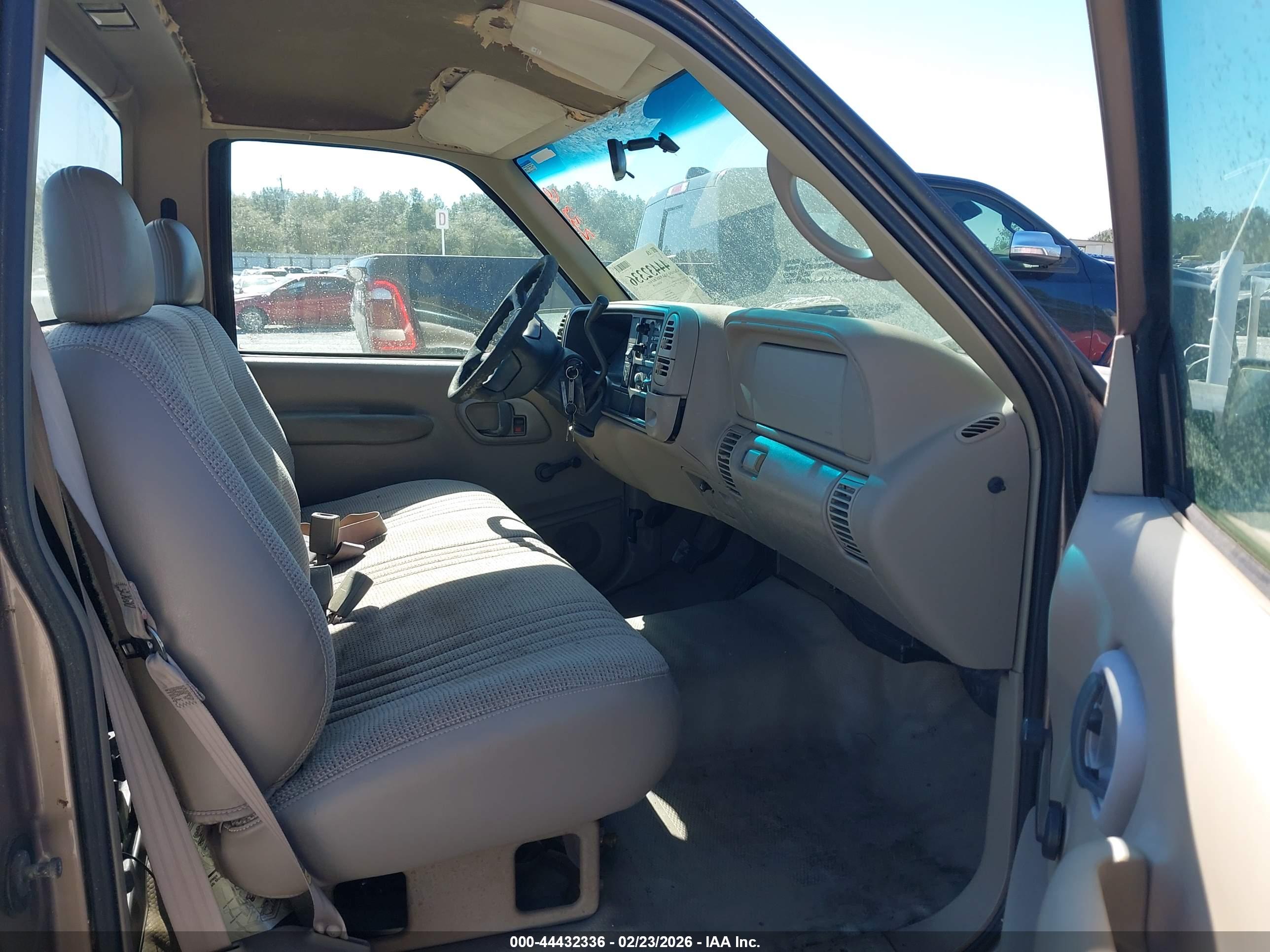 GMC SIERRA image 5