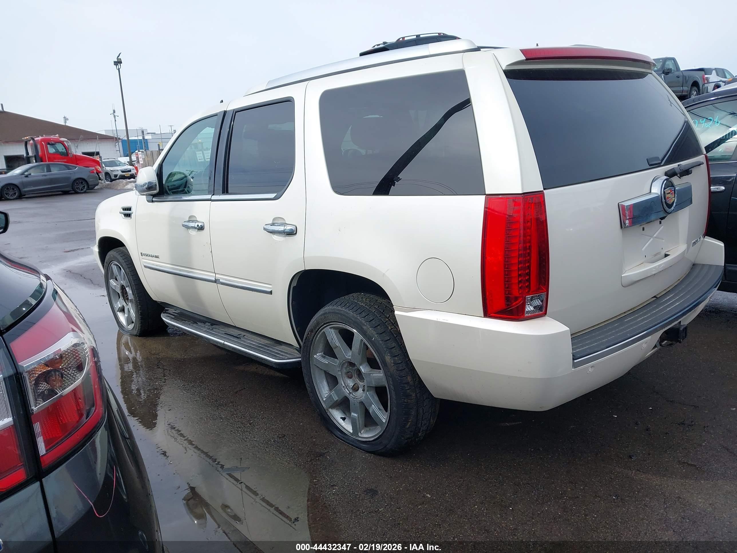 CADILLAC ESCALADE image 3