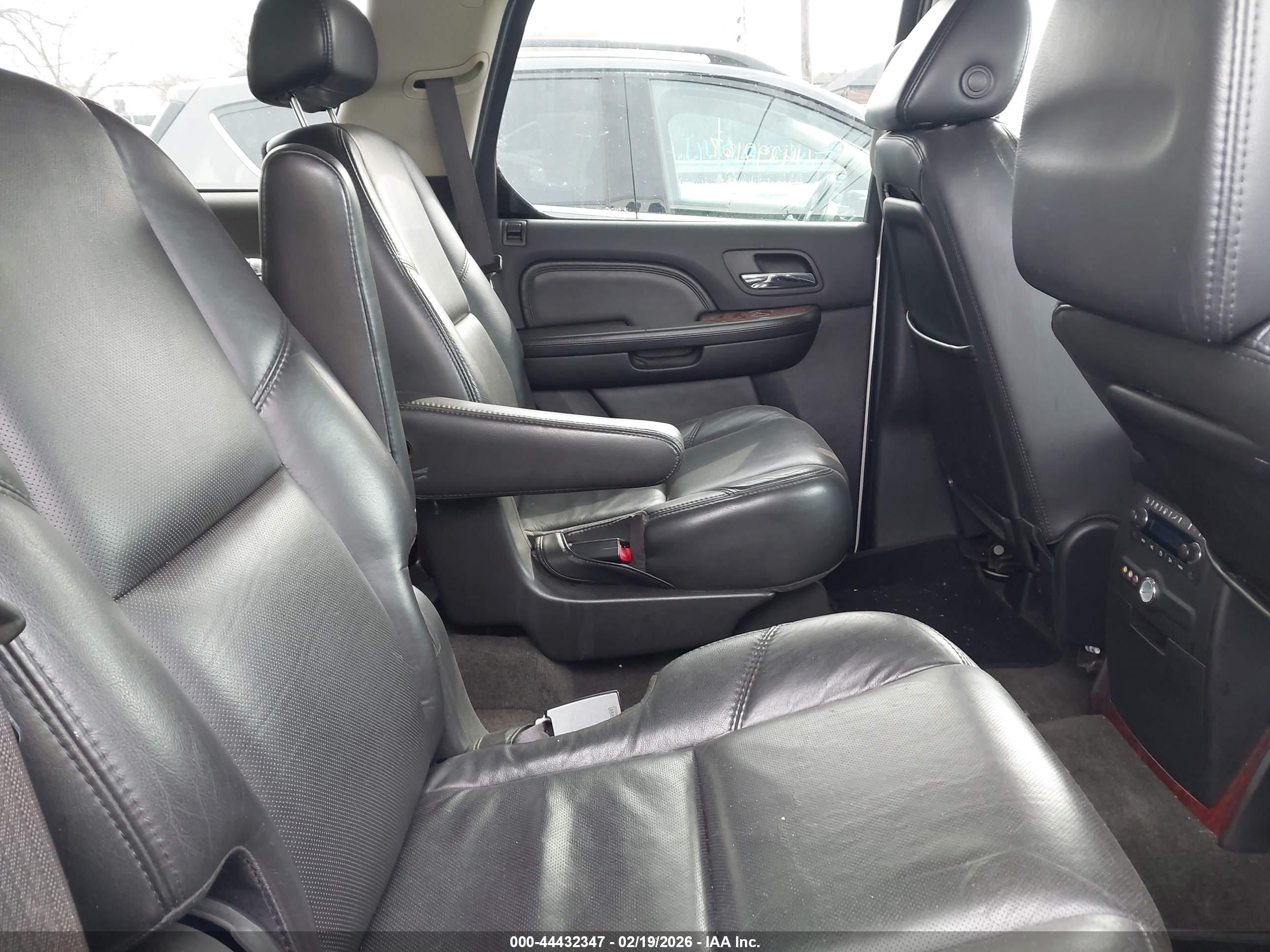 CADILLAC ESCALADE image 8