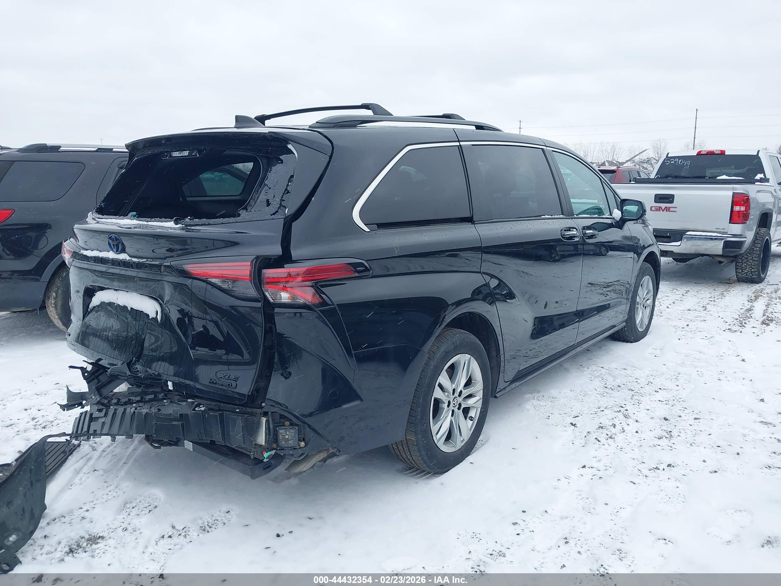 TOYOTA SIENNA image 4