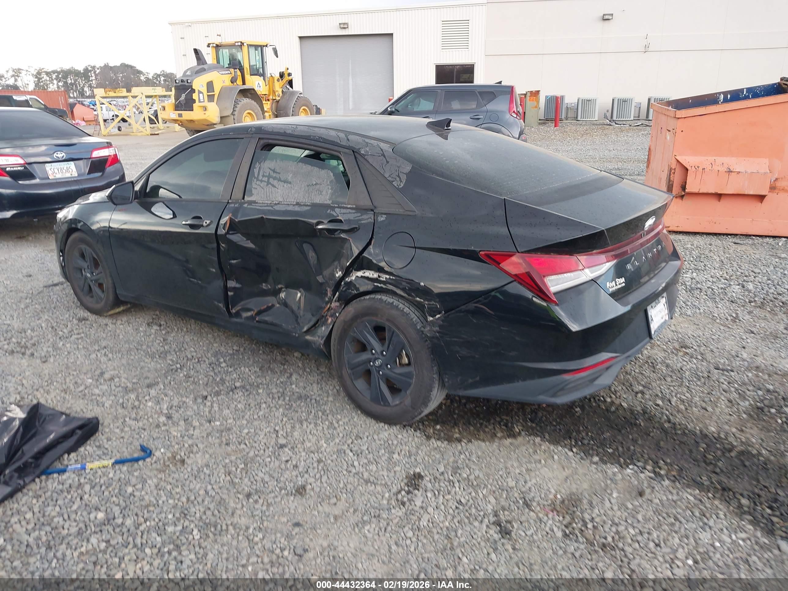 HYUNDAI ELANTRA image 3