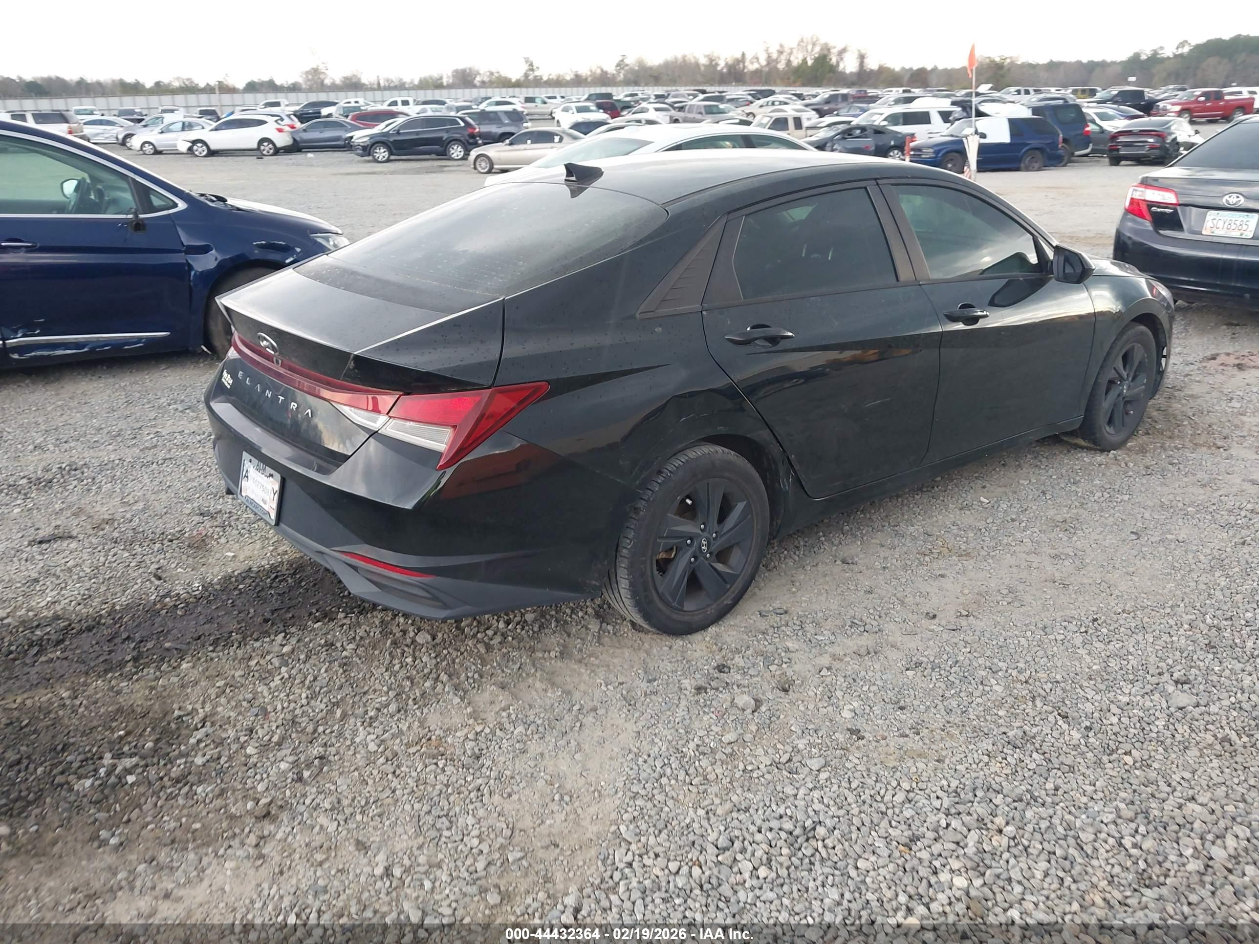 HYUNDAI ELANTRA image 4