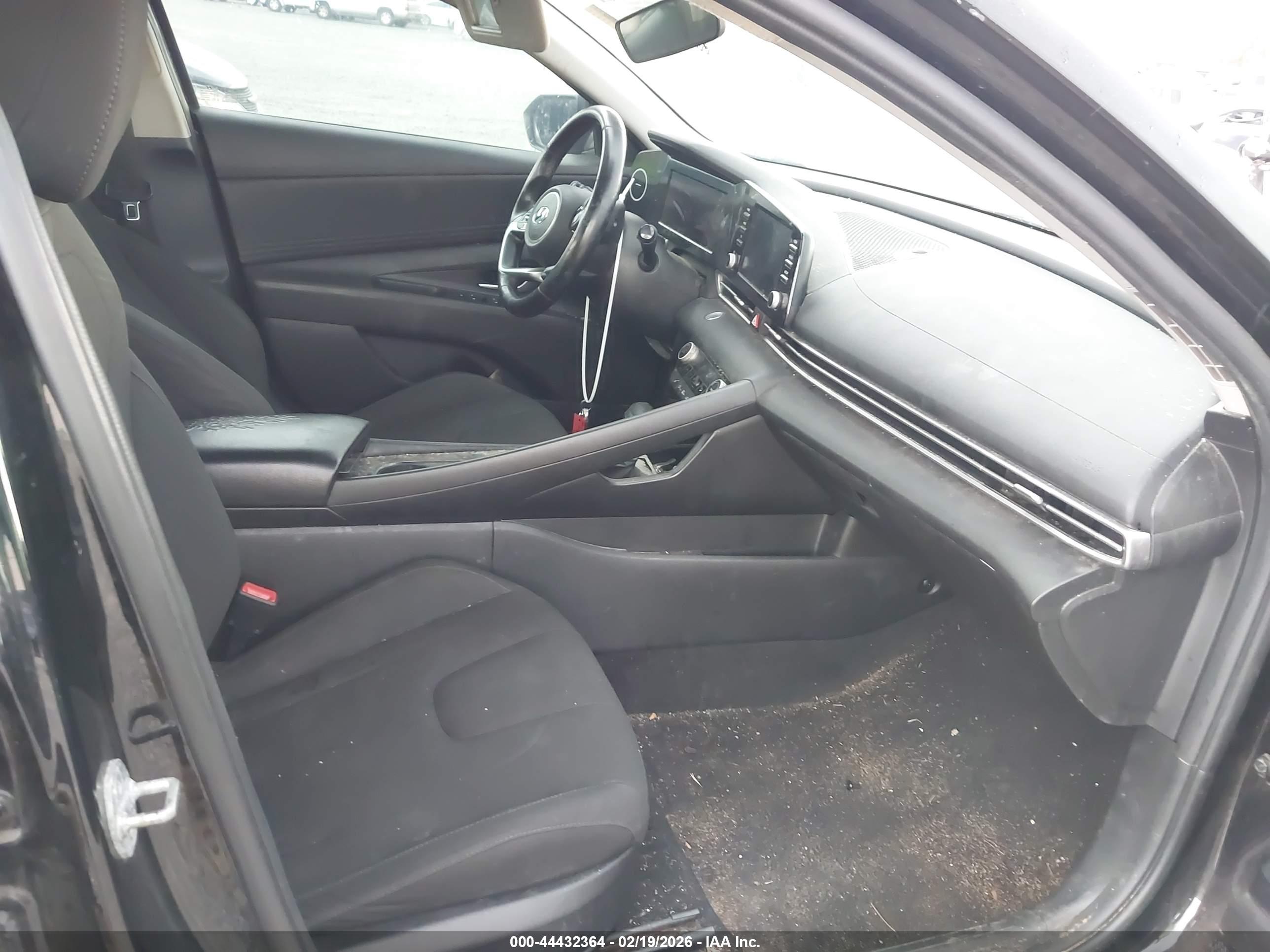 HYUNDAI ELANTRA image 5