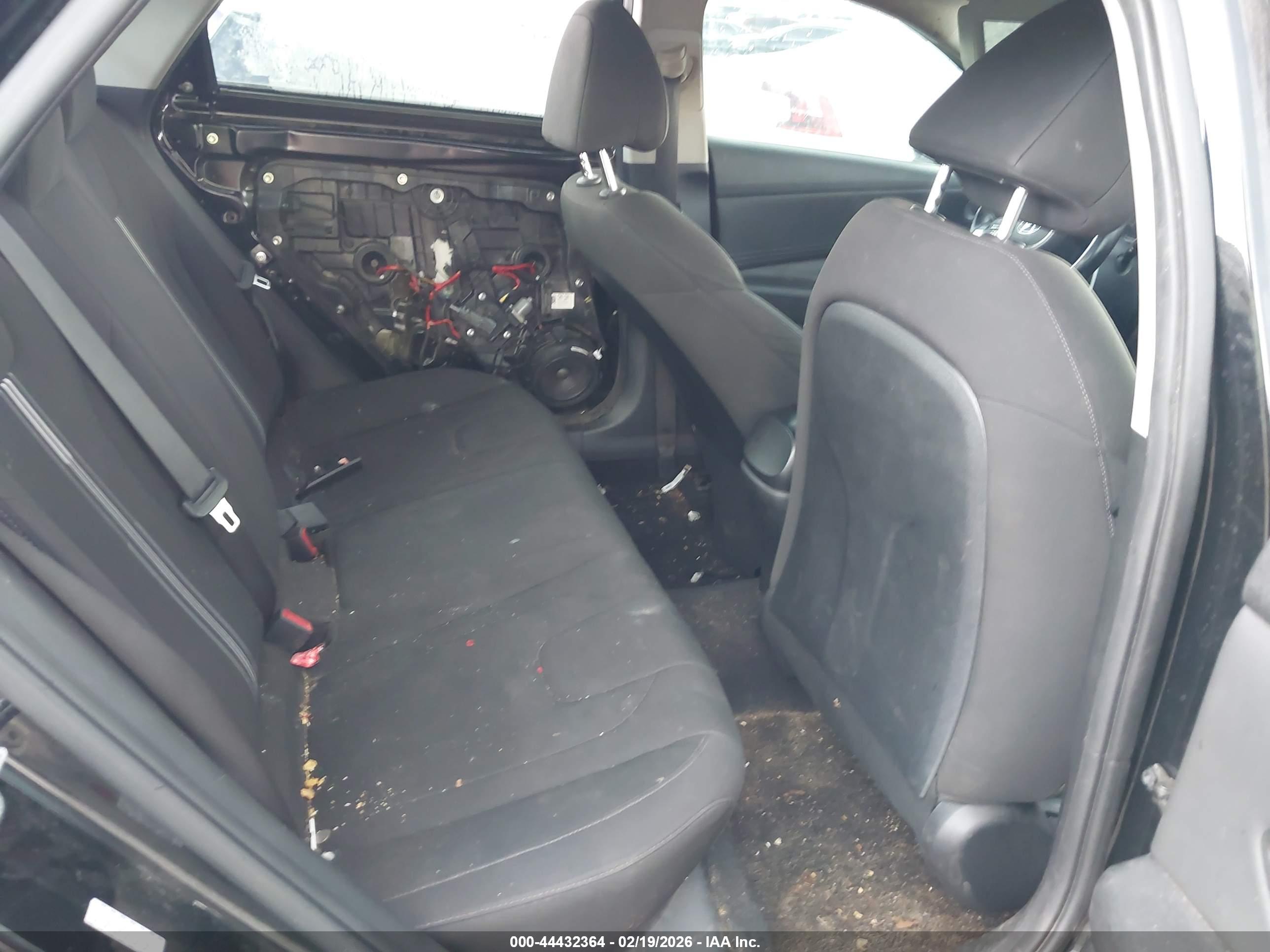 HYUNDAI ELANTRA image 8