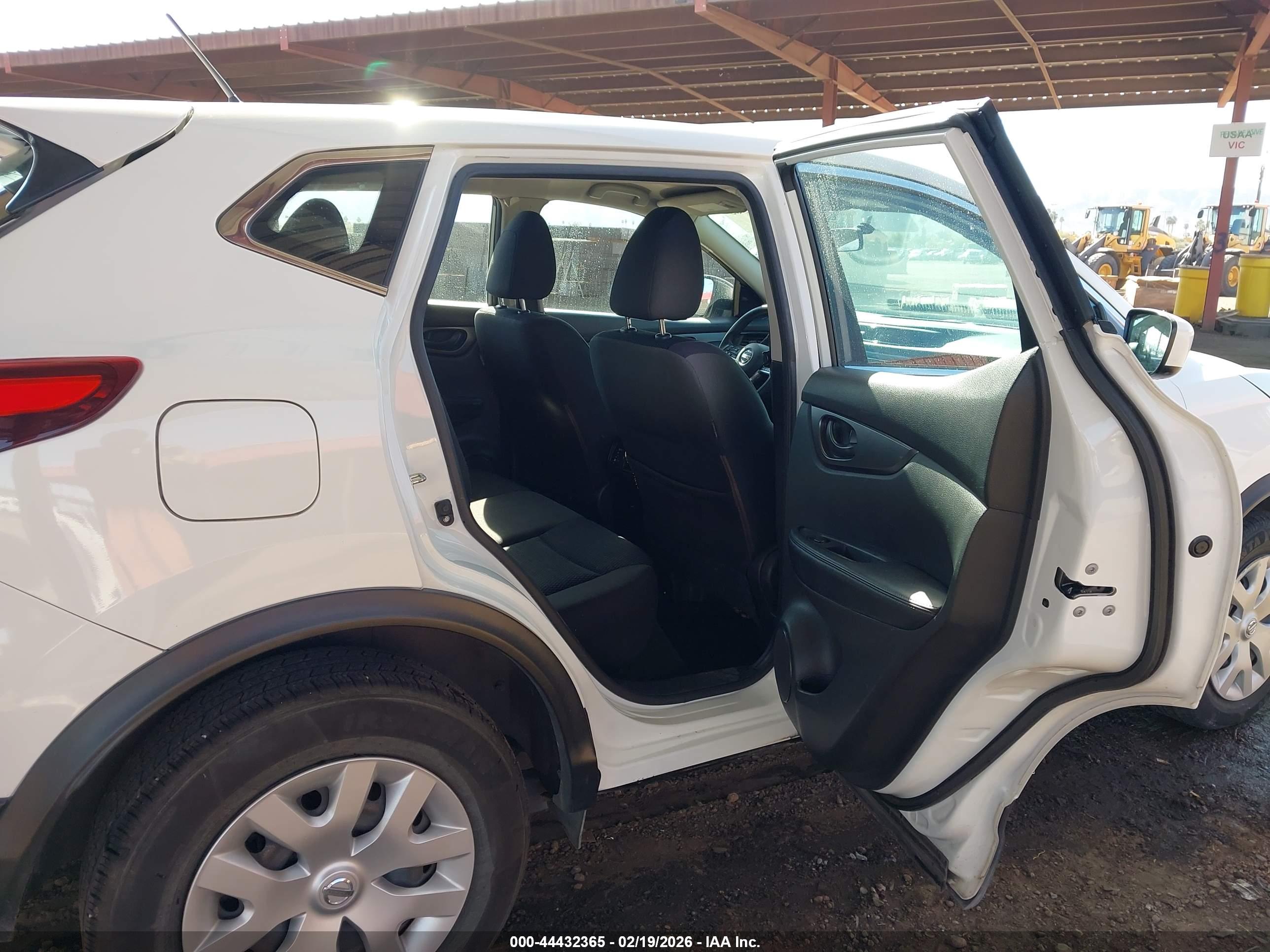 NISSAN ROGUE image 8