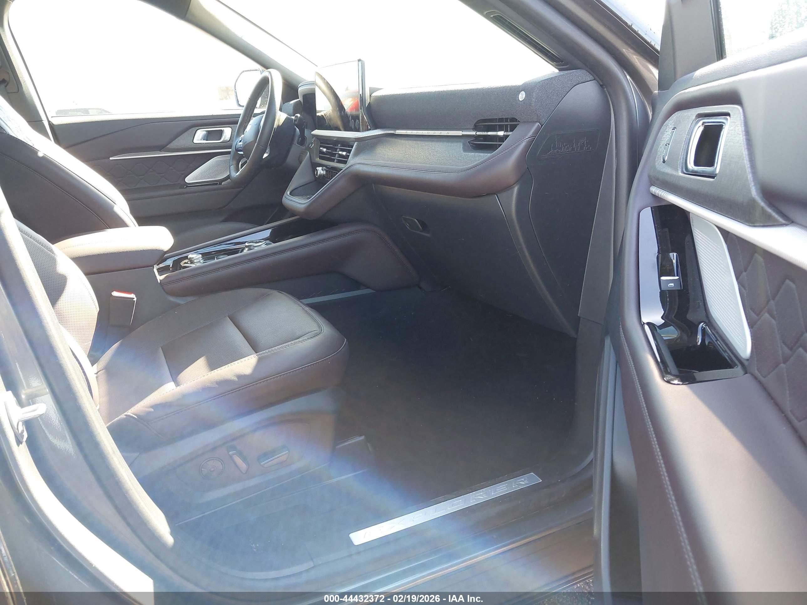 FORD EXPLORER image 5