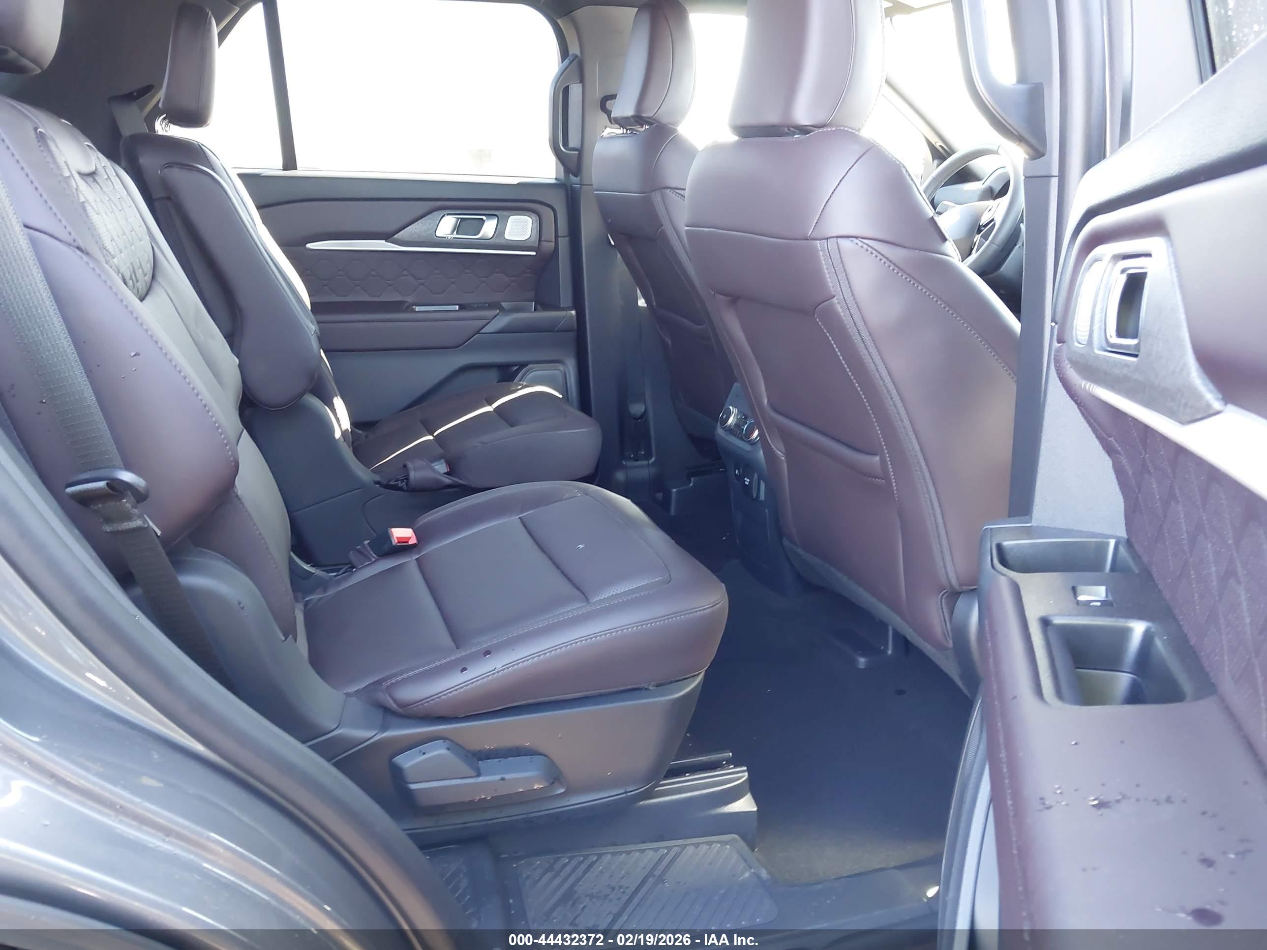 FORD EXPLORER image 8