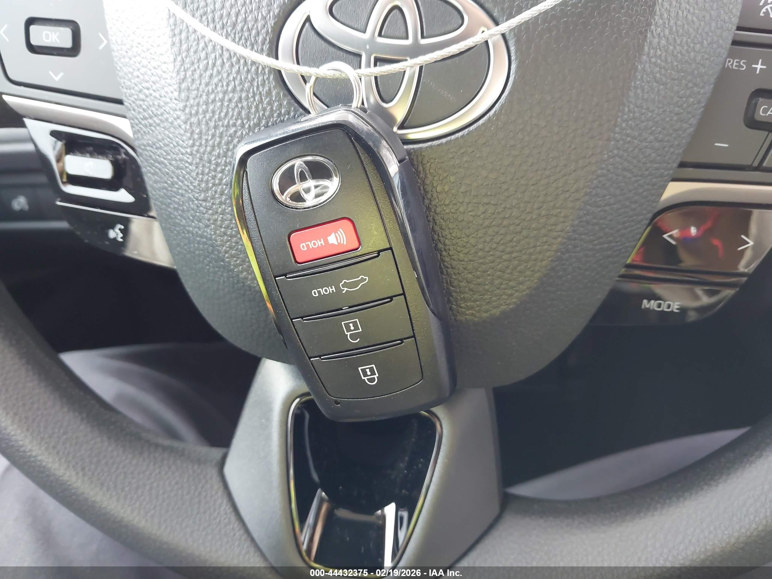 TOYOTA CAMRY image 11