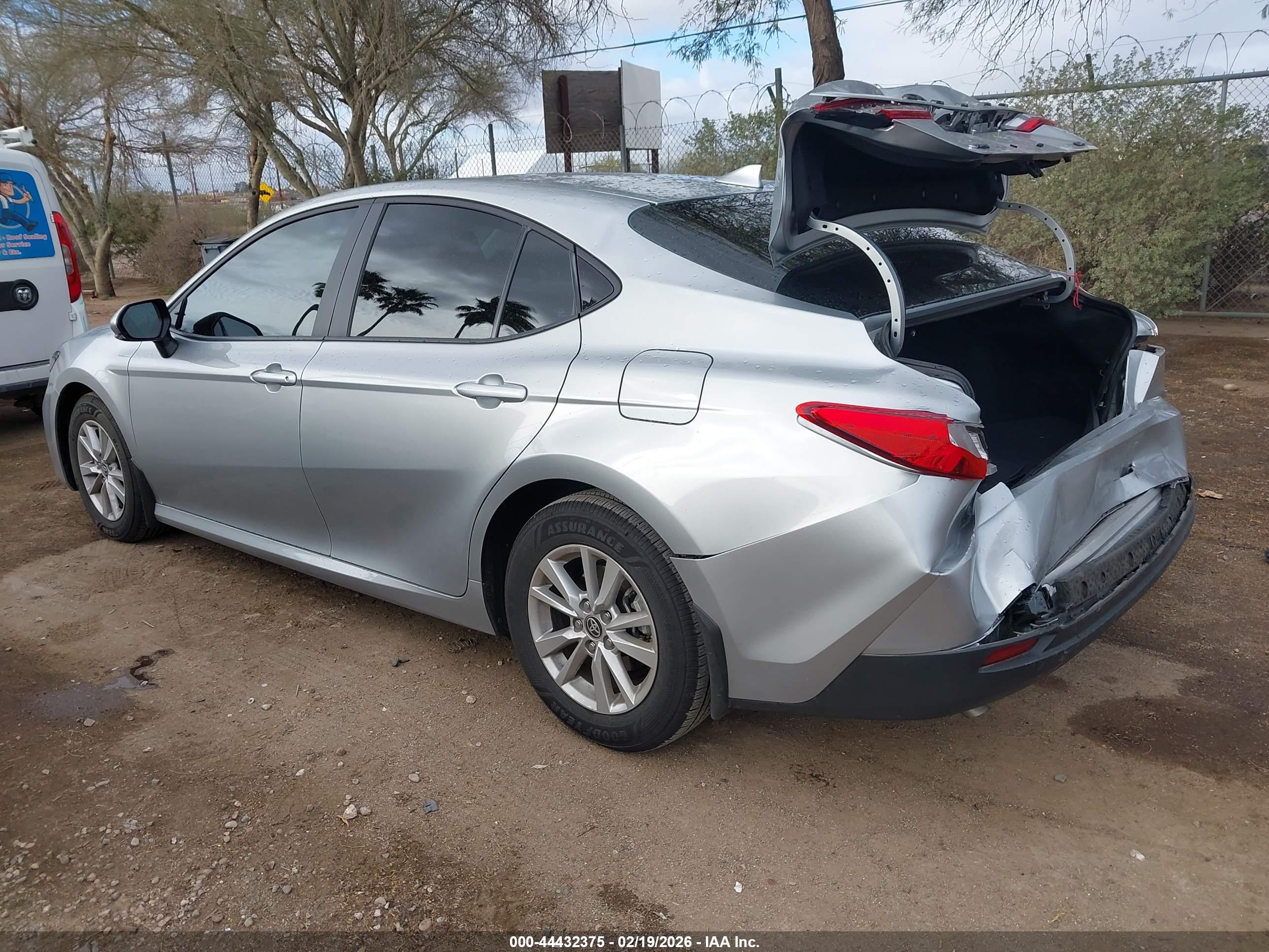 TOYOTA CAMRY image 3
