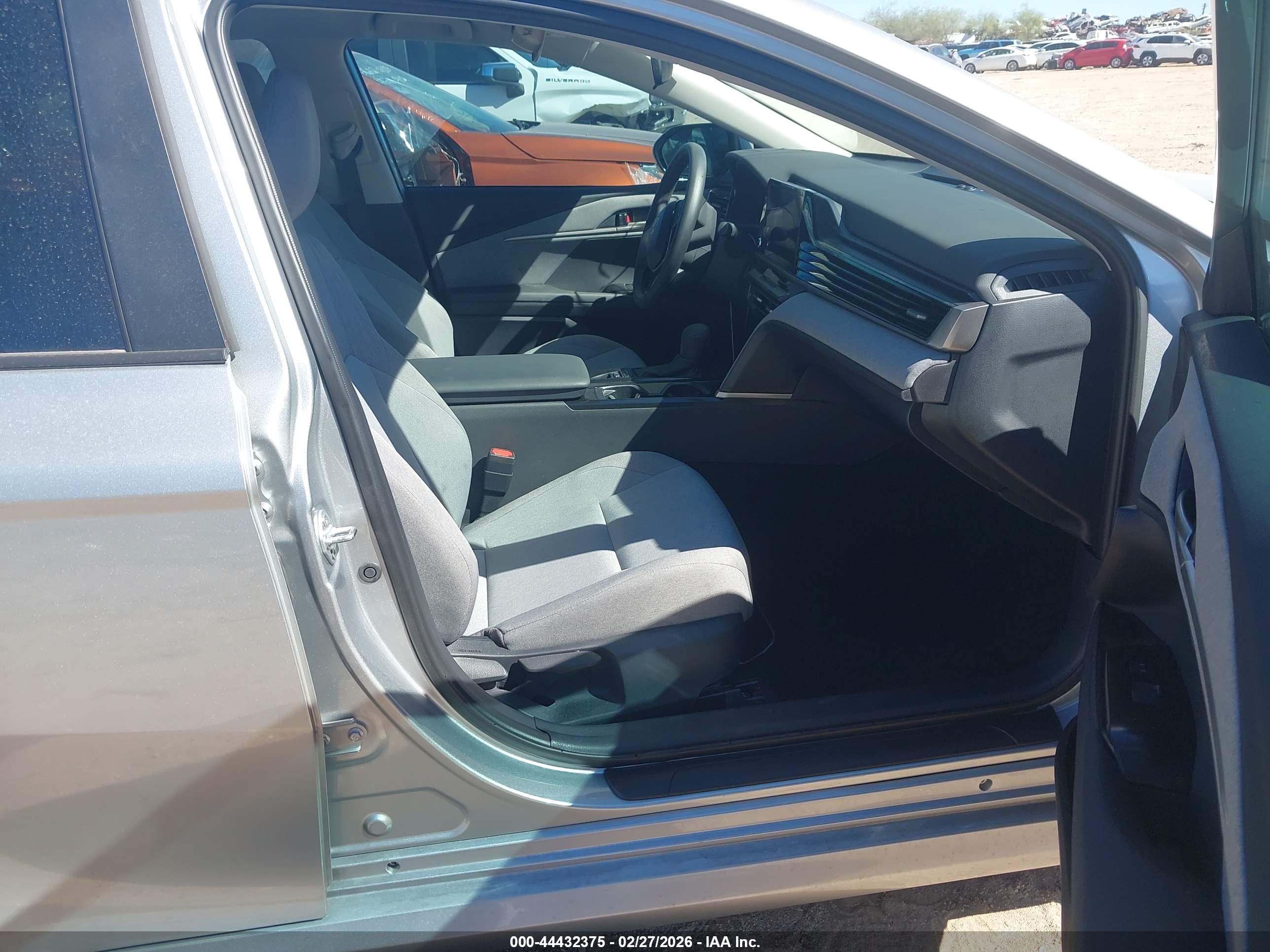 TOYOTA CAMRY image 5