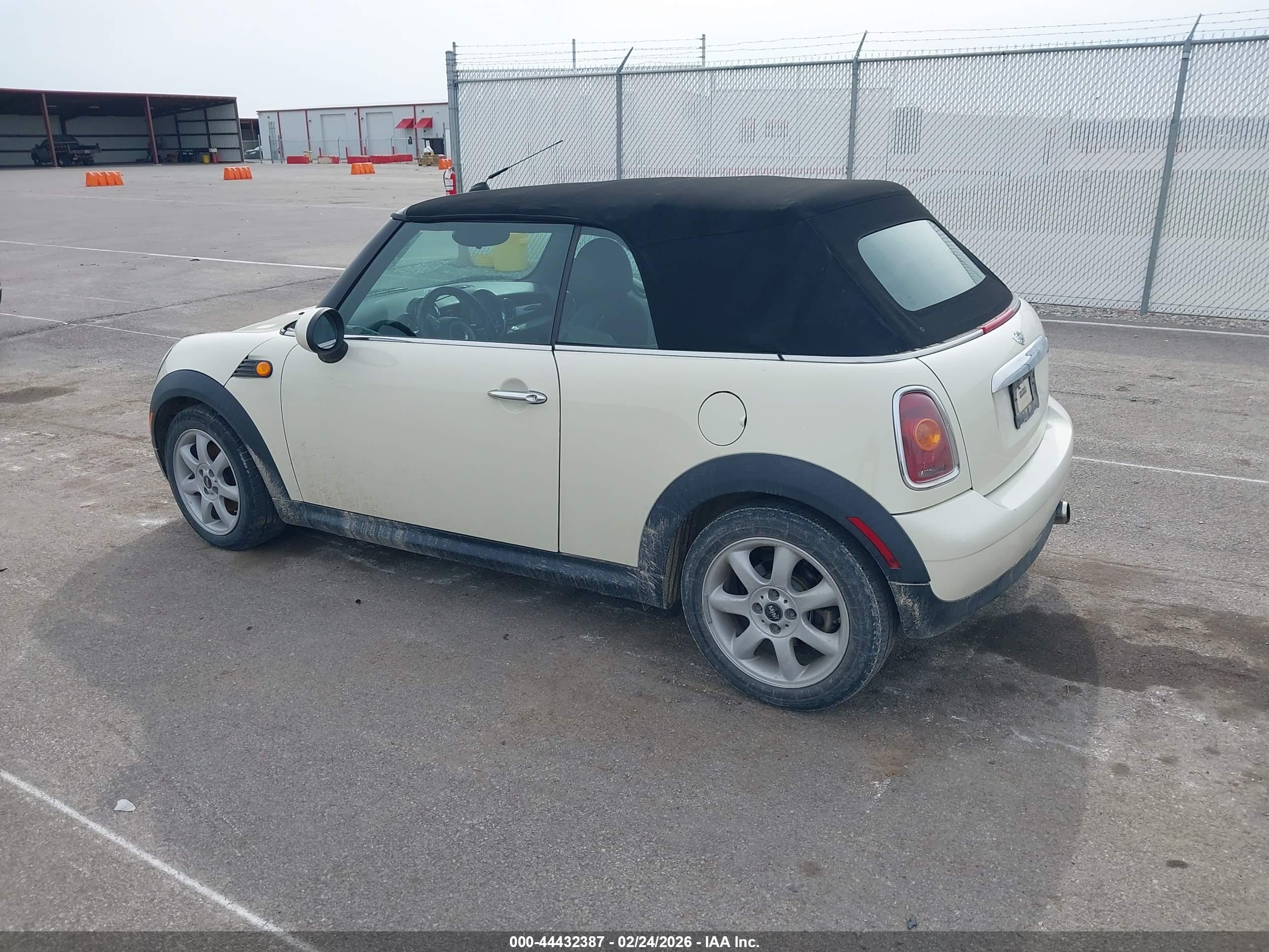 MINI COOPER image 3