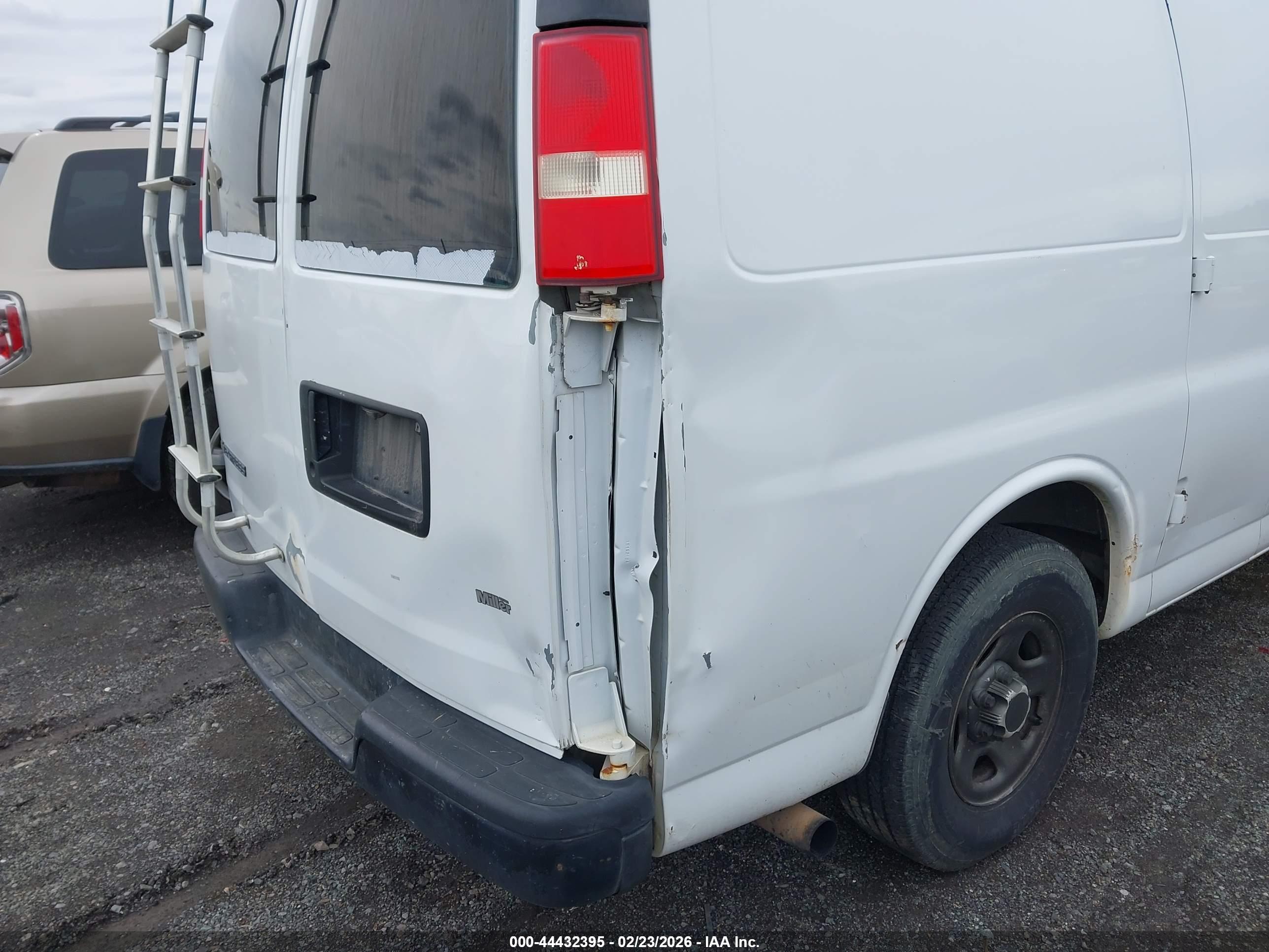 CHEVROLET EXPRESS image 6