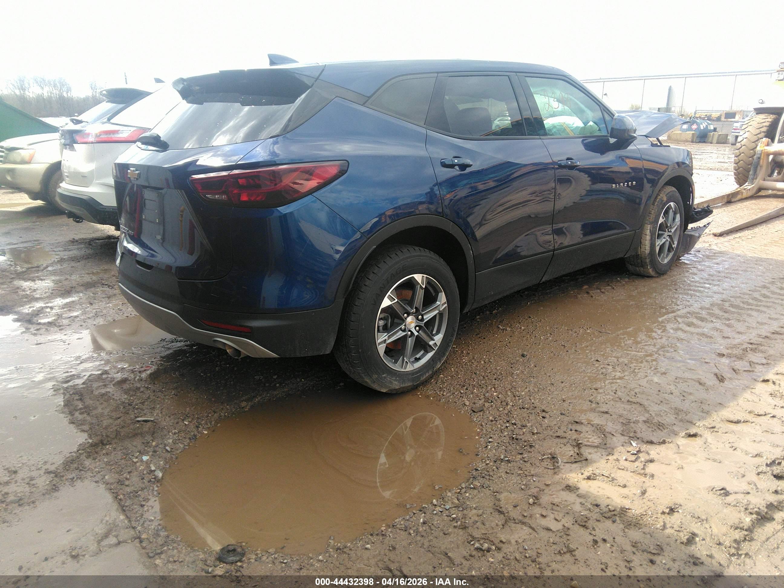 CHEVROLET BLAZER image 4