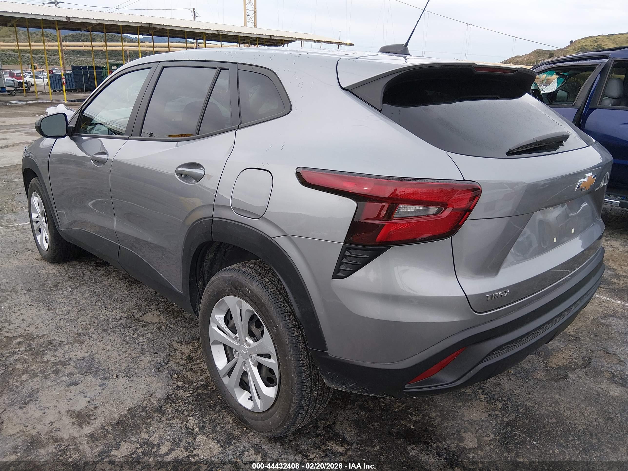 CHEVROLET TRAX image 3