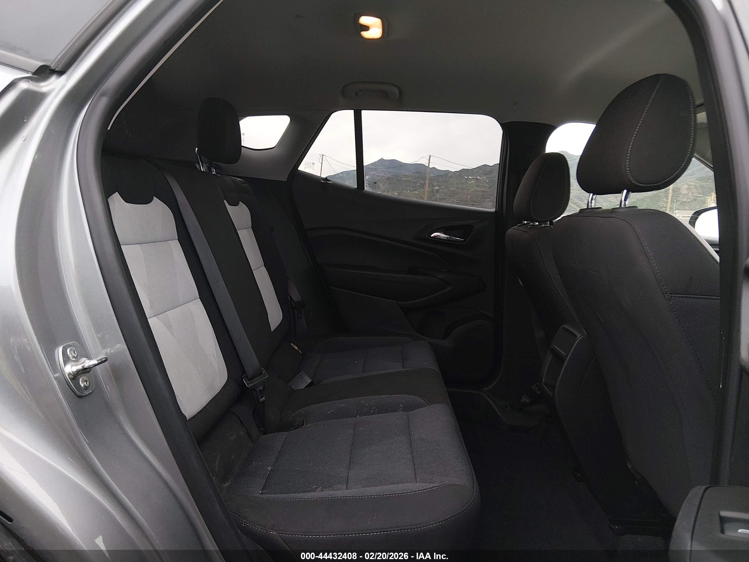 CHEVROLET TRAX image 8