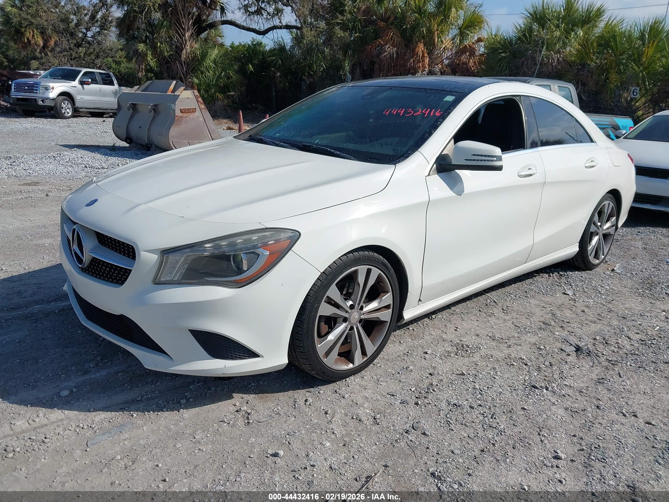 MERCEDES-BENZ CLA image 2