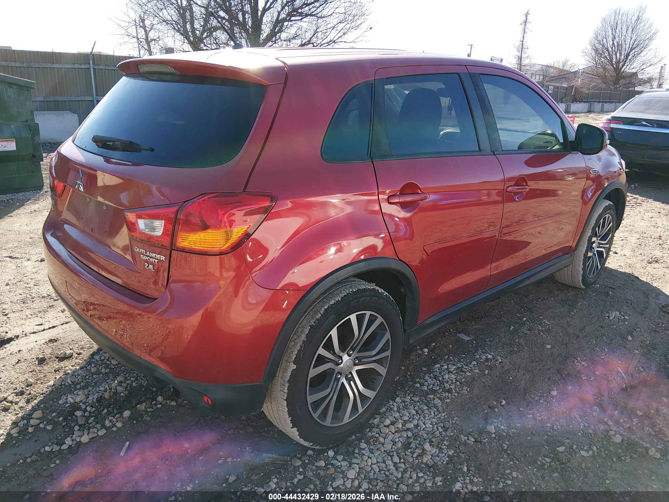 MITSUBISHI OUTLANDER image 4