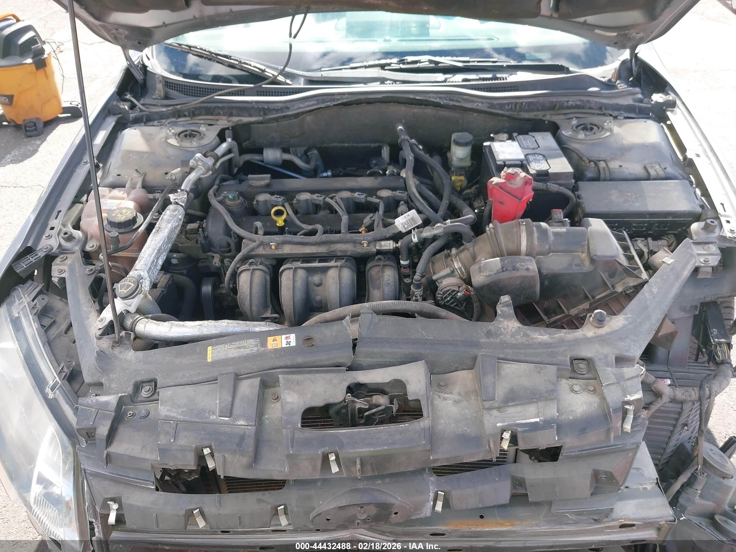 FORD FUSION image 10