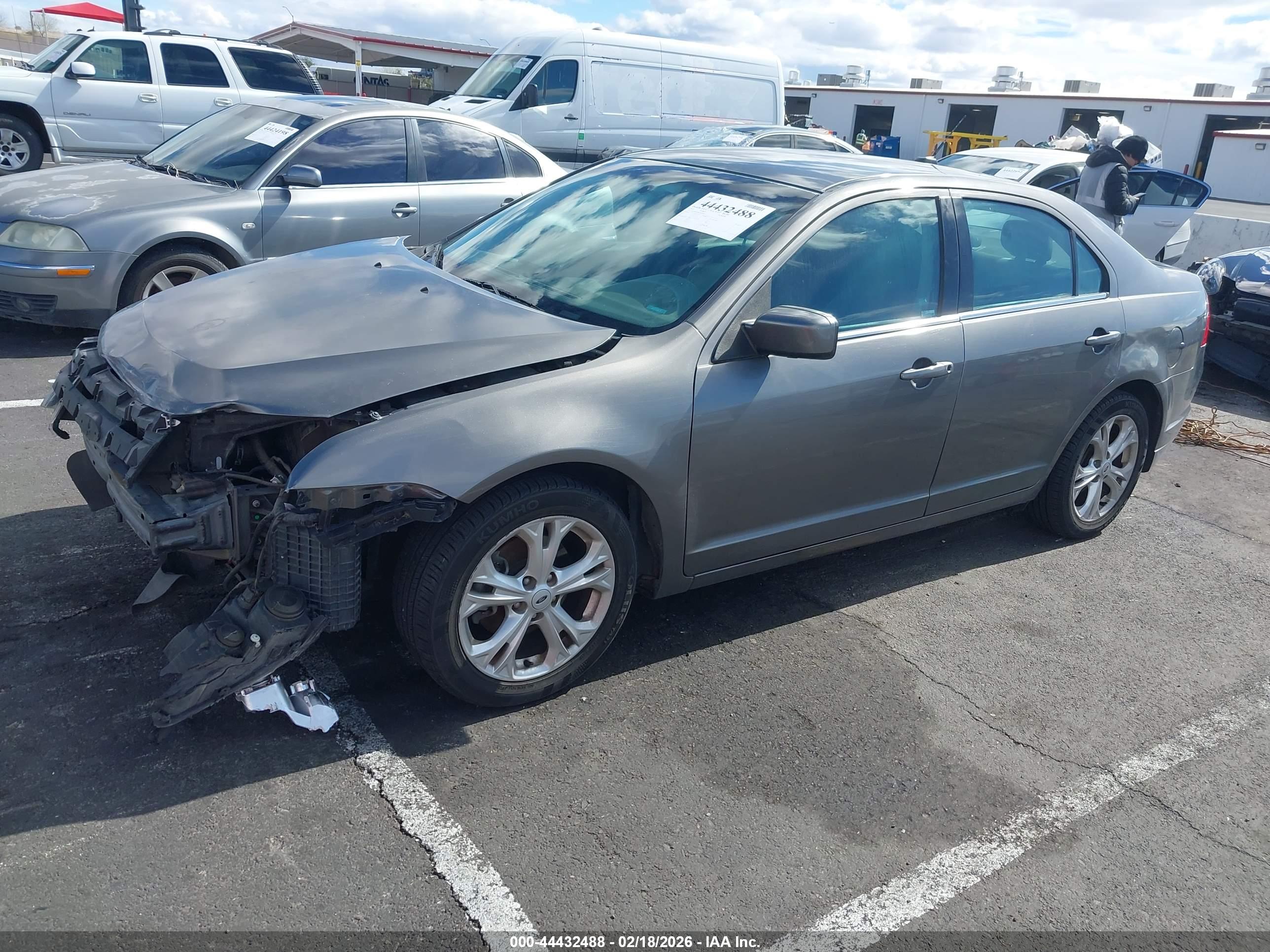 FORD FUSION image 2