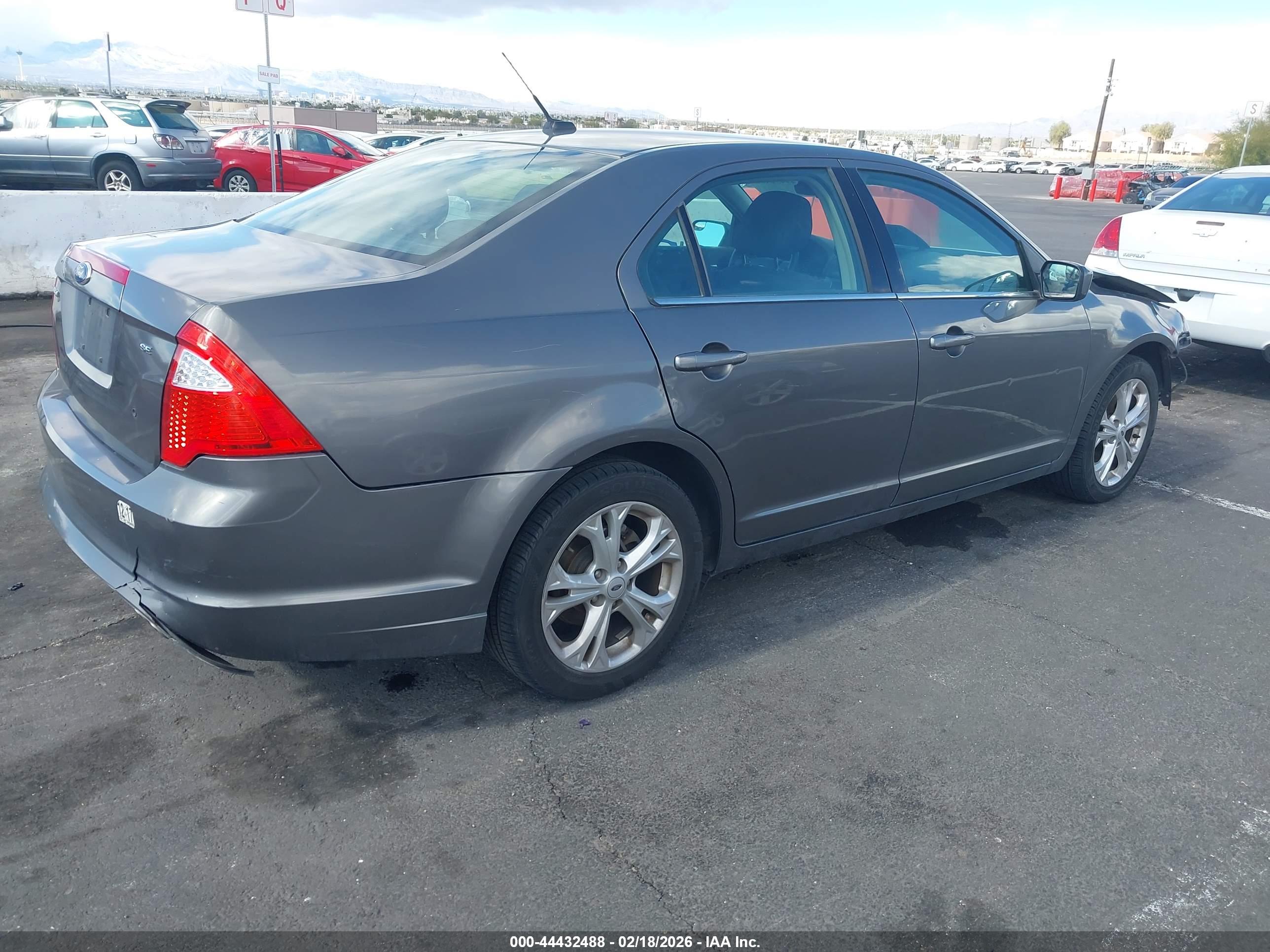 FORD FUSION image 4