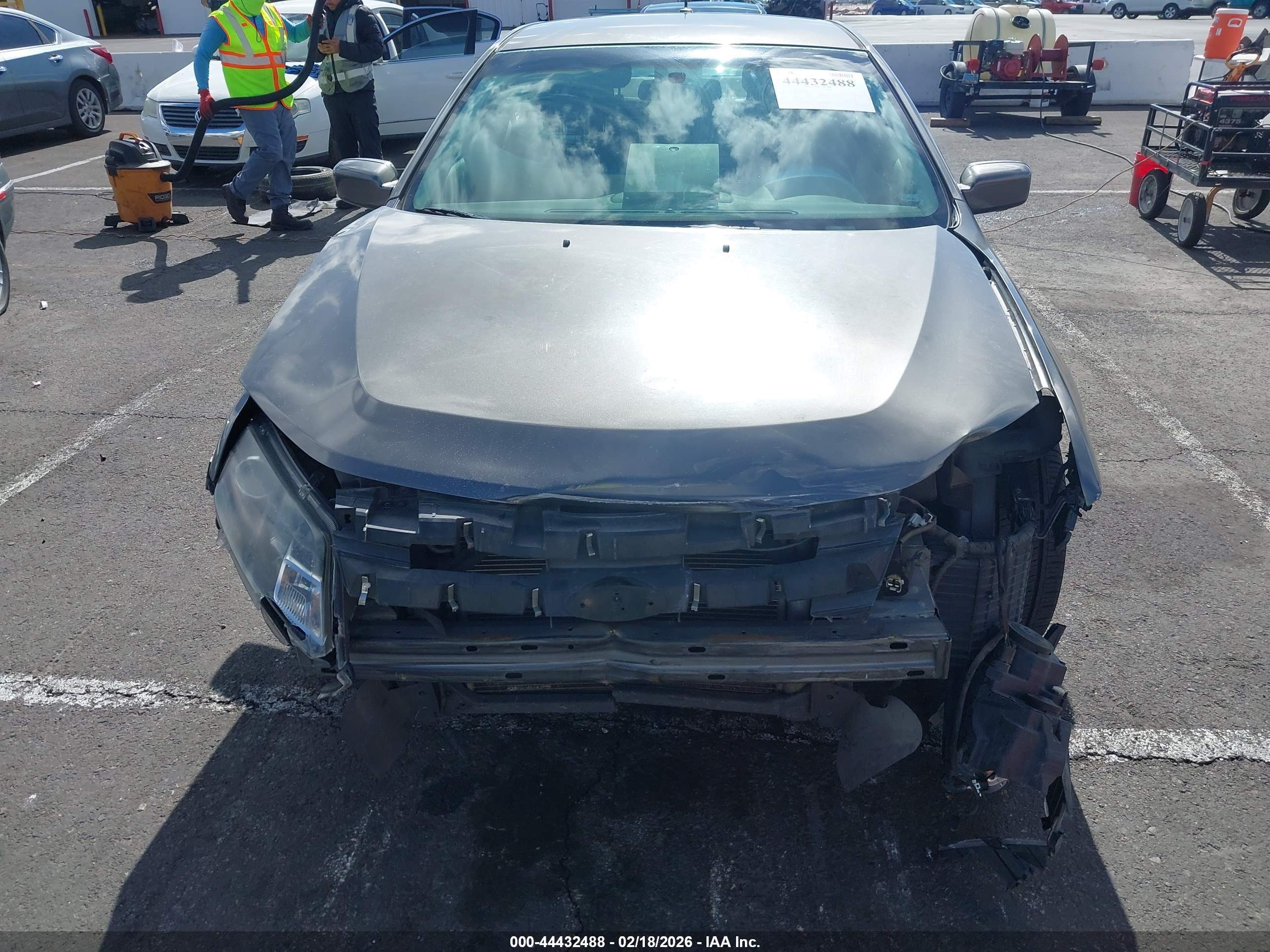 FORD FUSION image 6