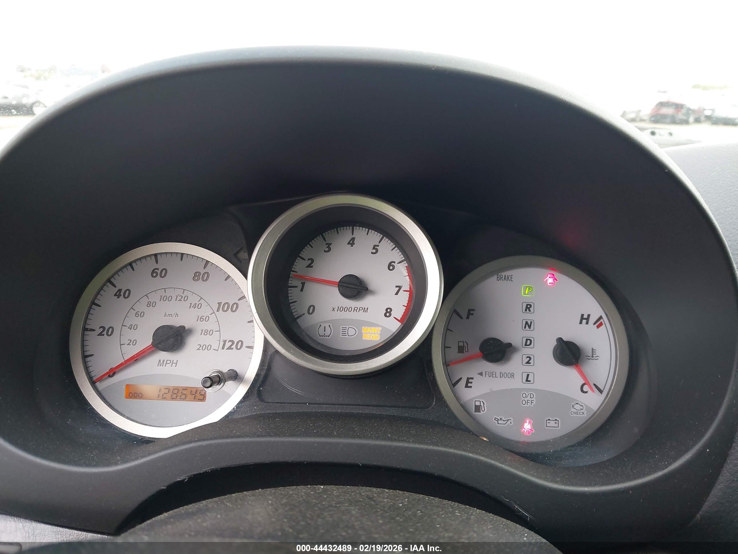 TOYOTA RAV4 image 7