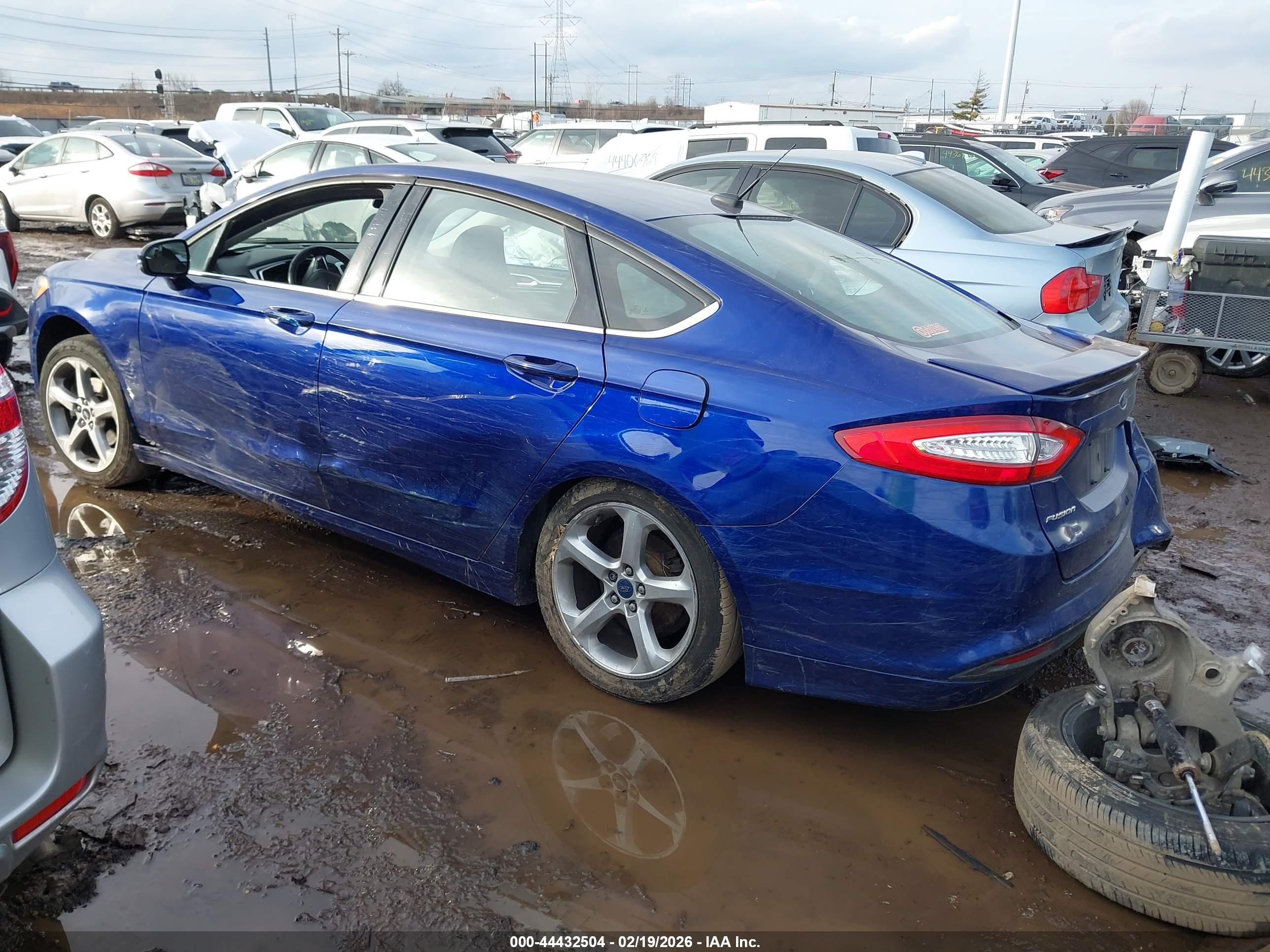 FORD FUSION image 3