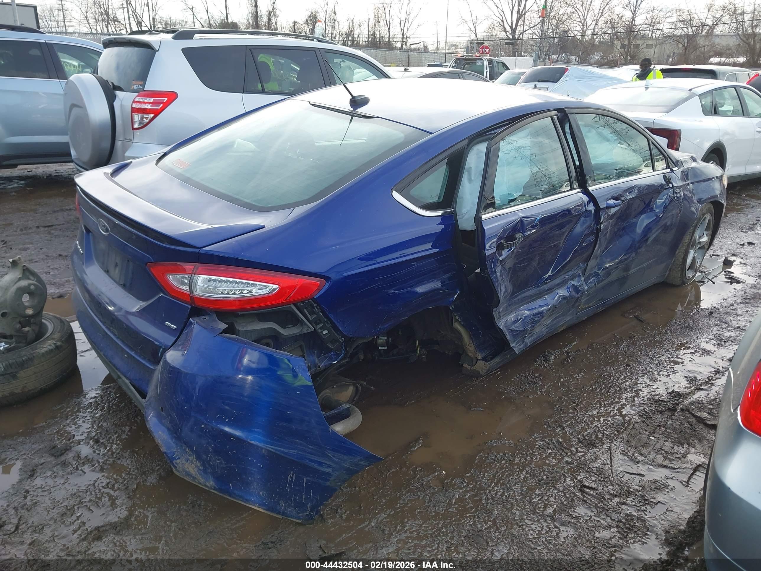 FORD FUSION image 4