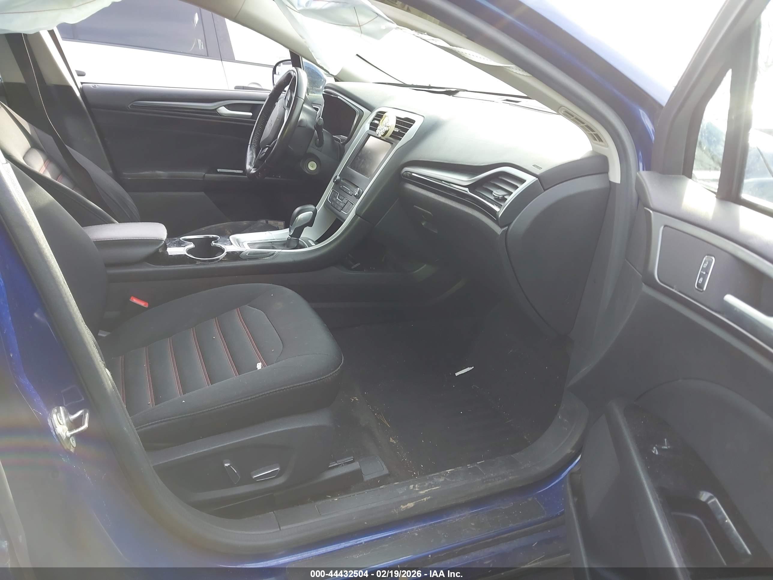 FORD FUSION image 5