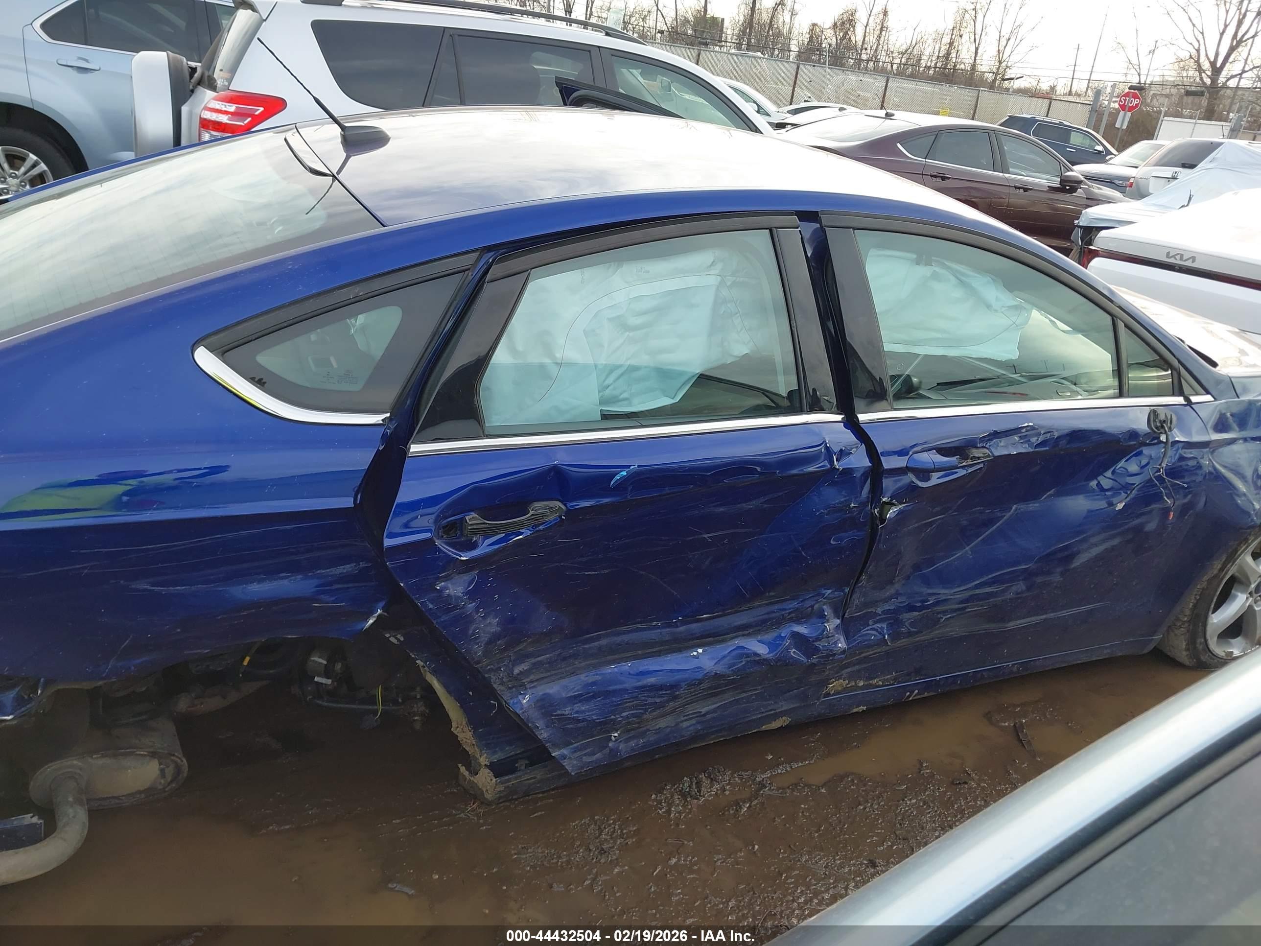 FORD FUSION image 6