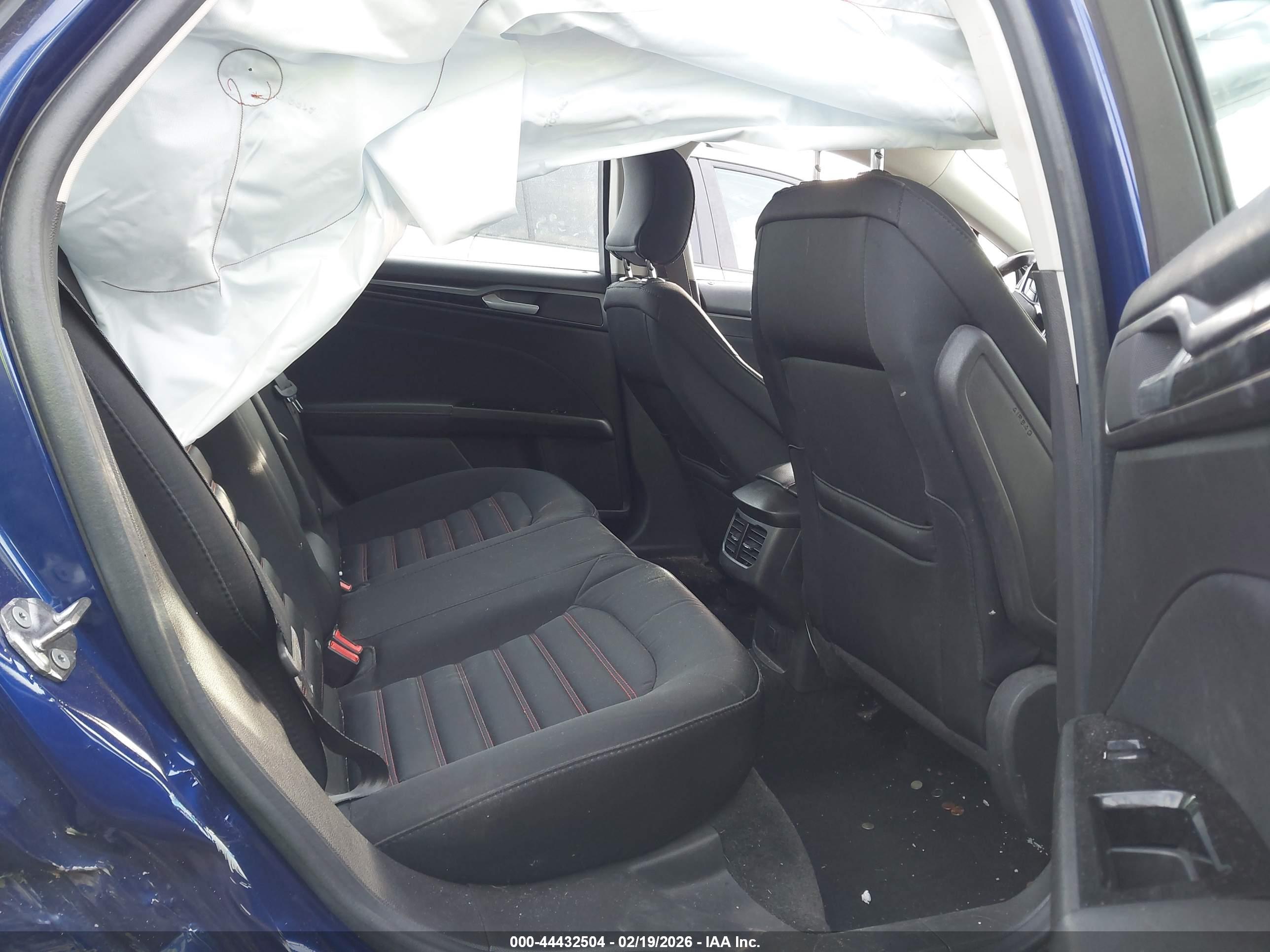 FORD FUSION image 8