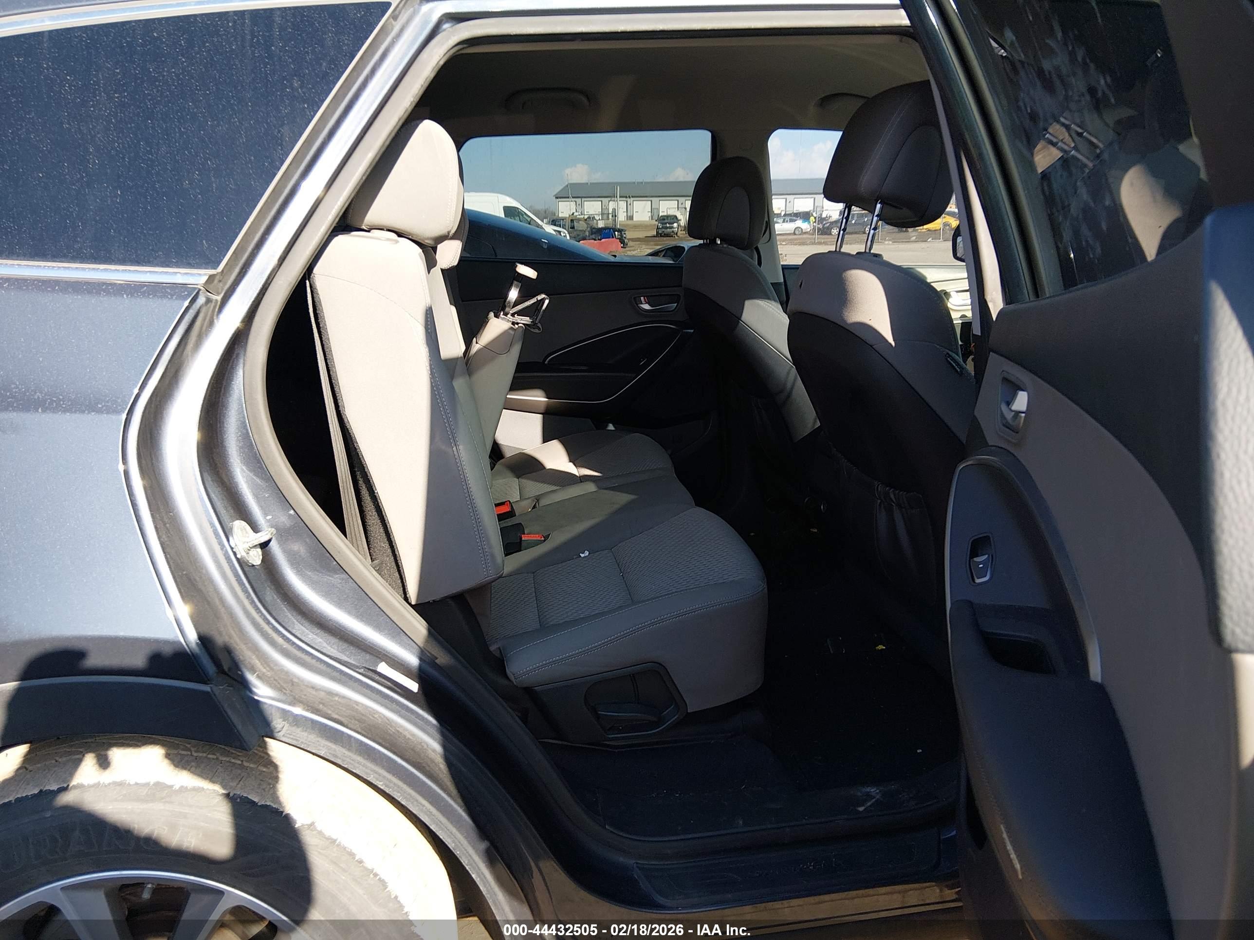 HYUNDAI SANTA image 8