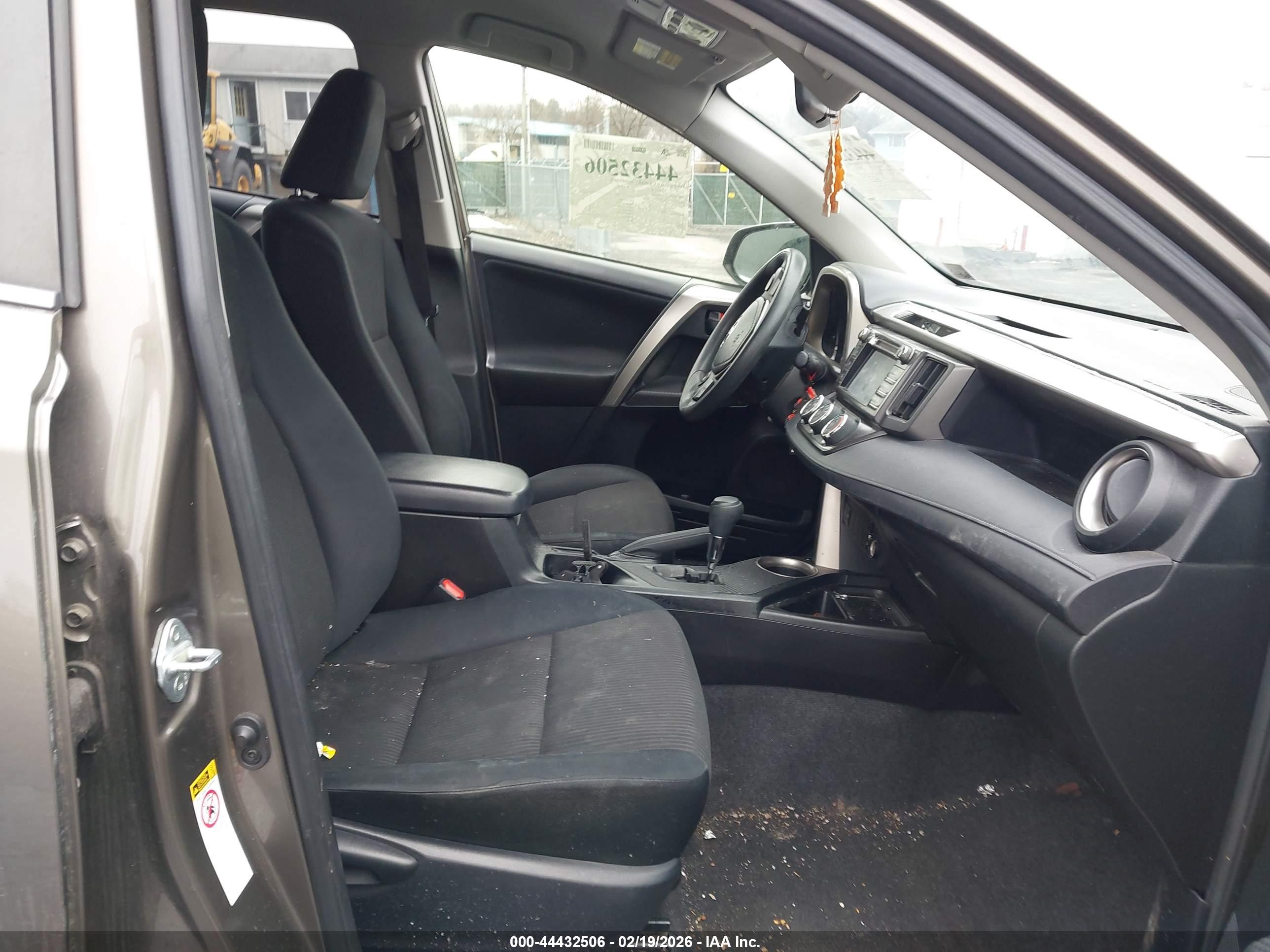 TOYOTA RAV4 image 5