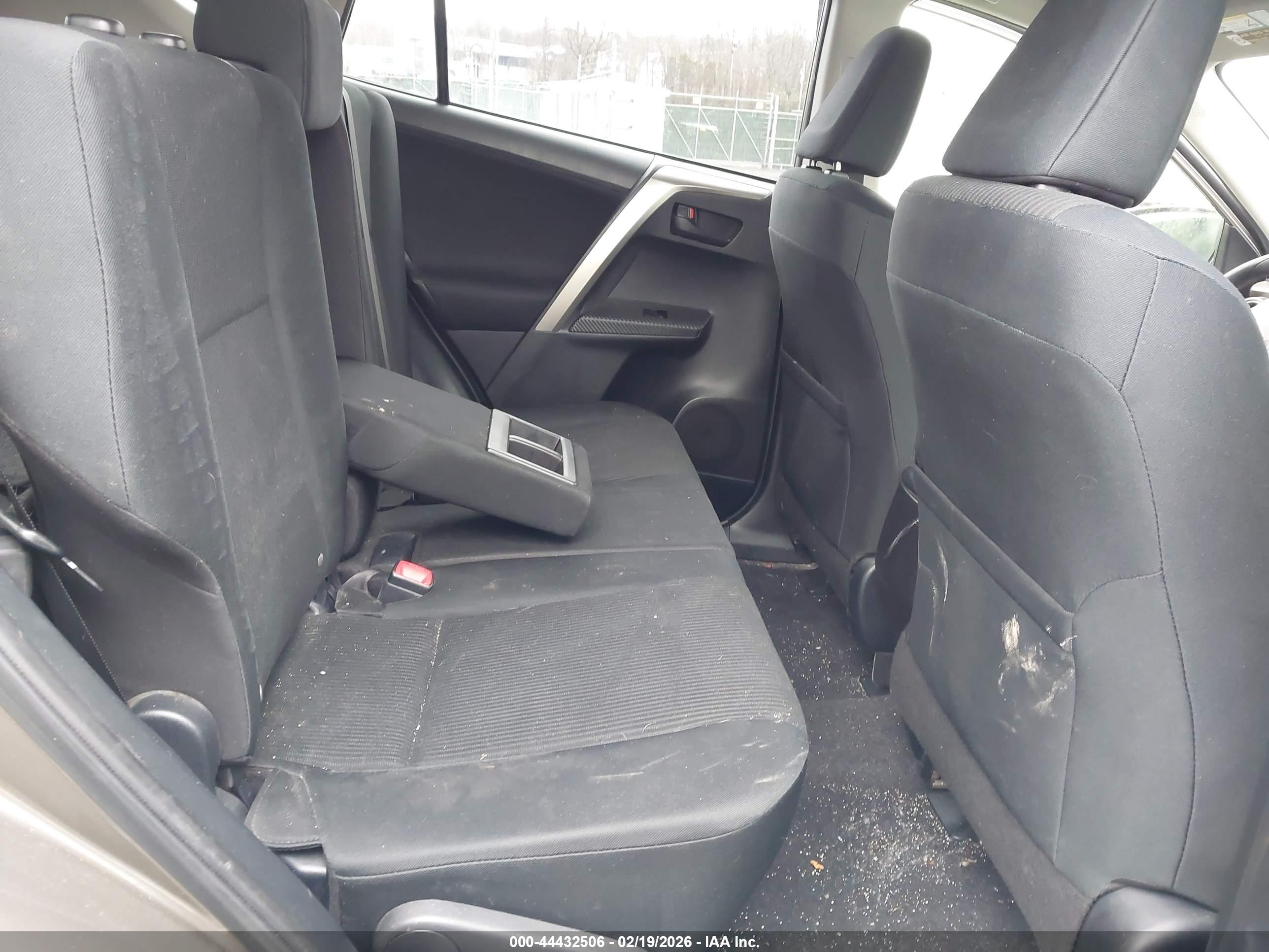 TOYOTA RAV4 image 8