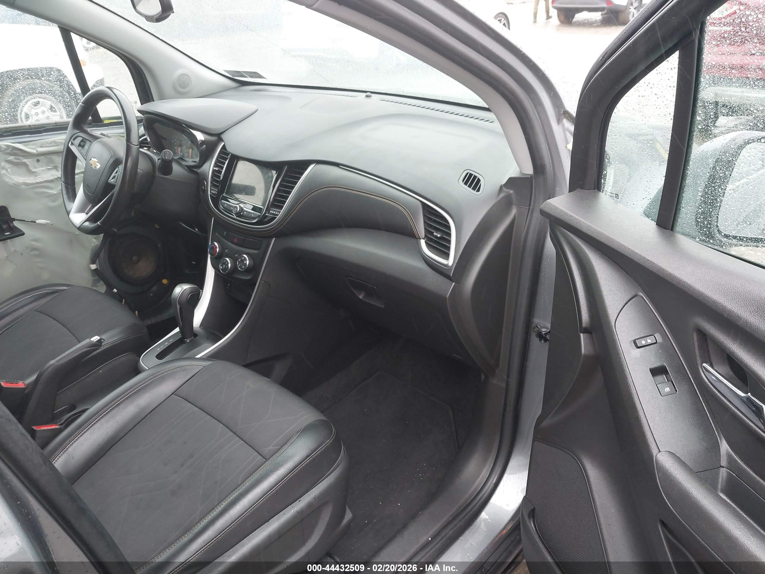 CHEVROLET TRAX image 5