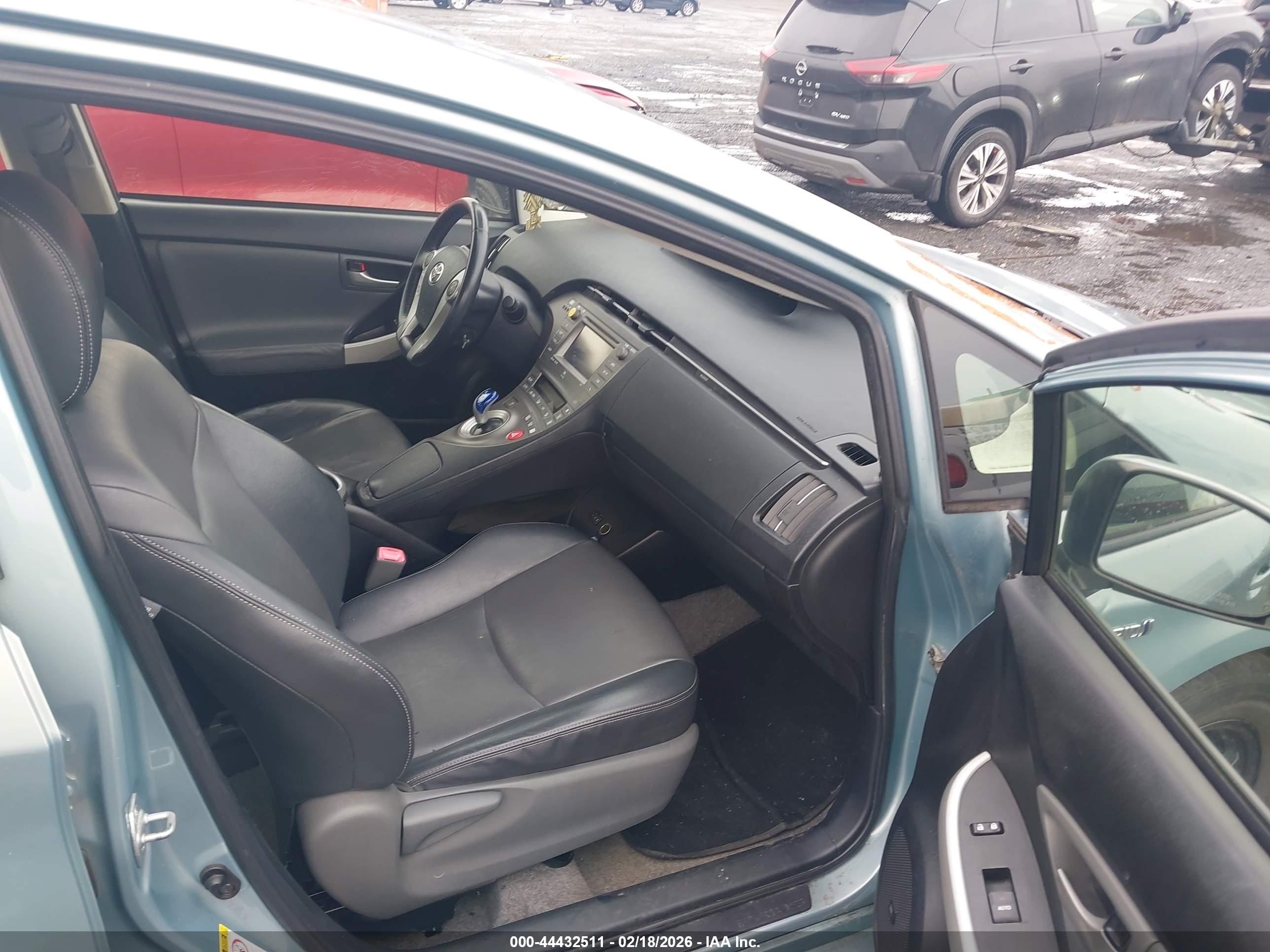 TOYOTA PRIUS image 5