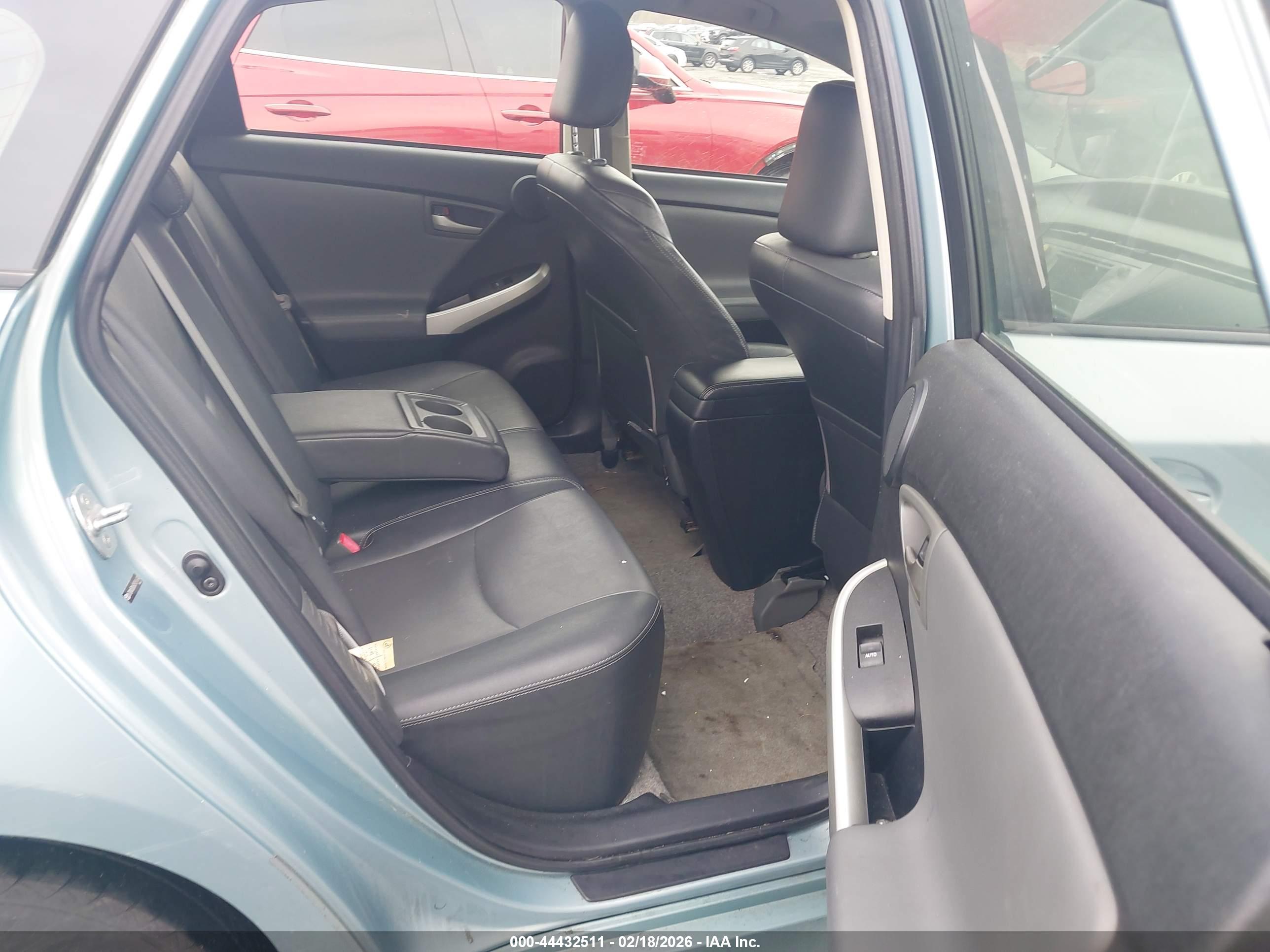 TOYOTA PRIUS image 8