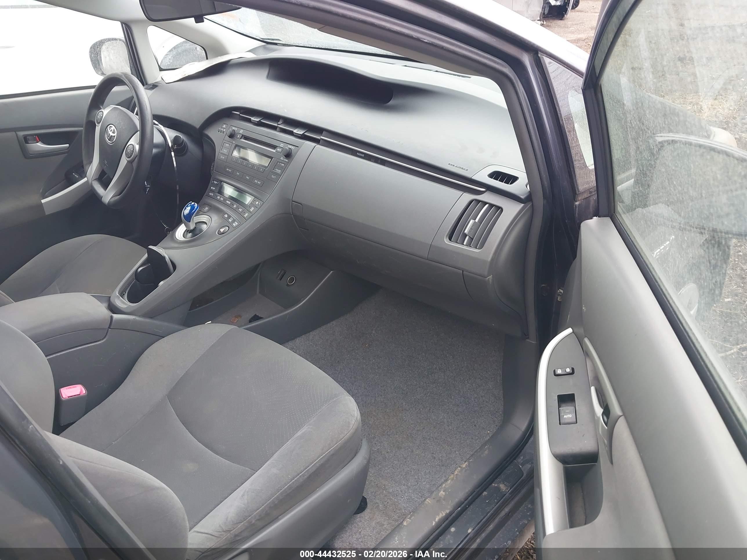 TOYOTA PRIUS image 5