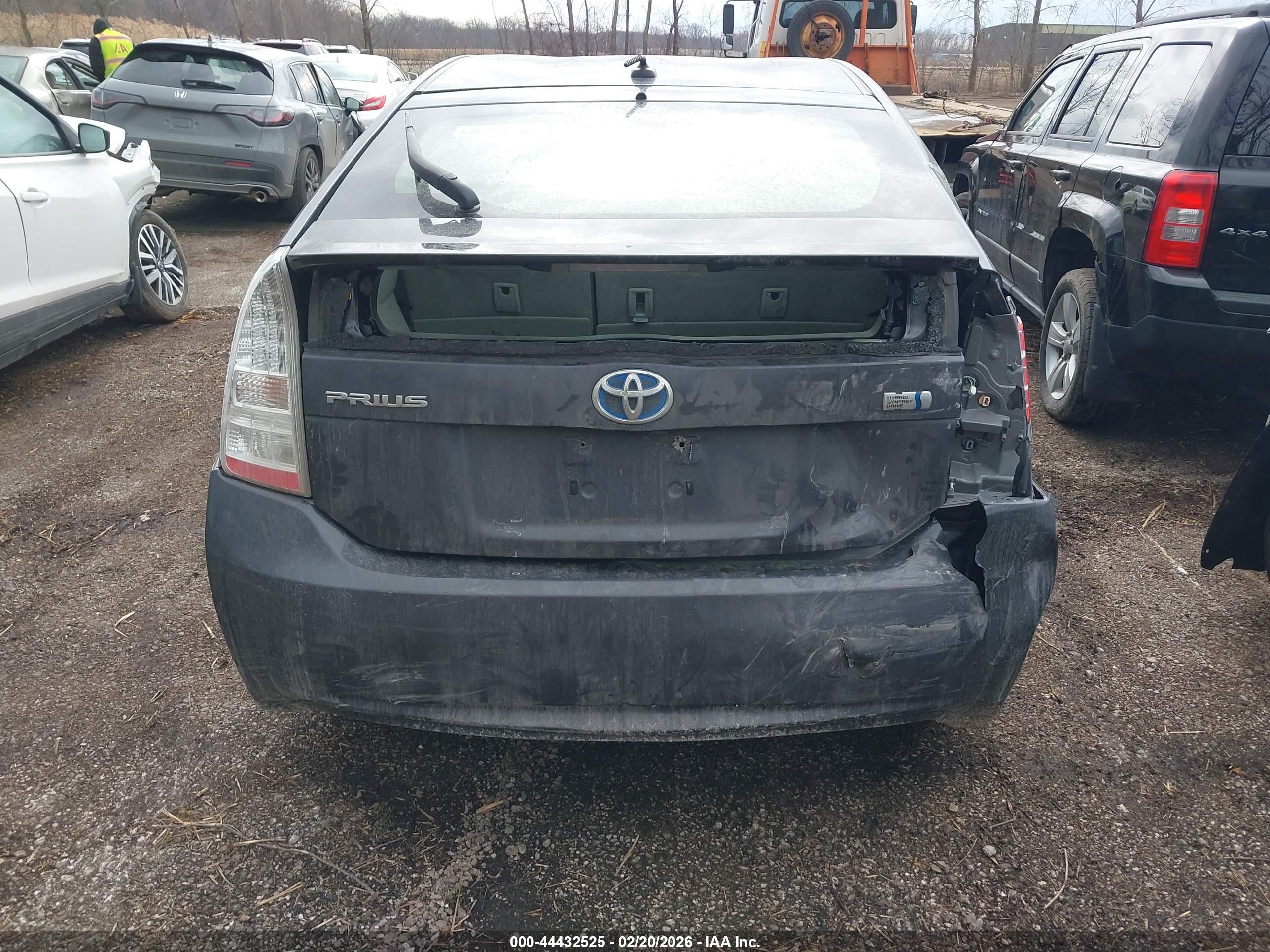 TOYOTA PRIUS image 6