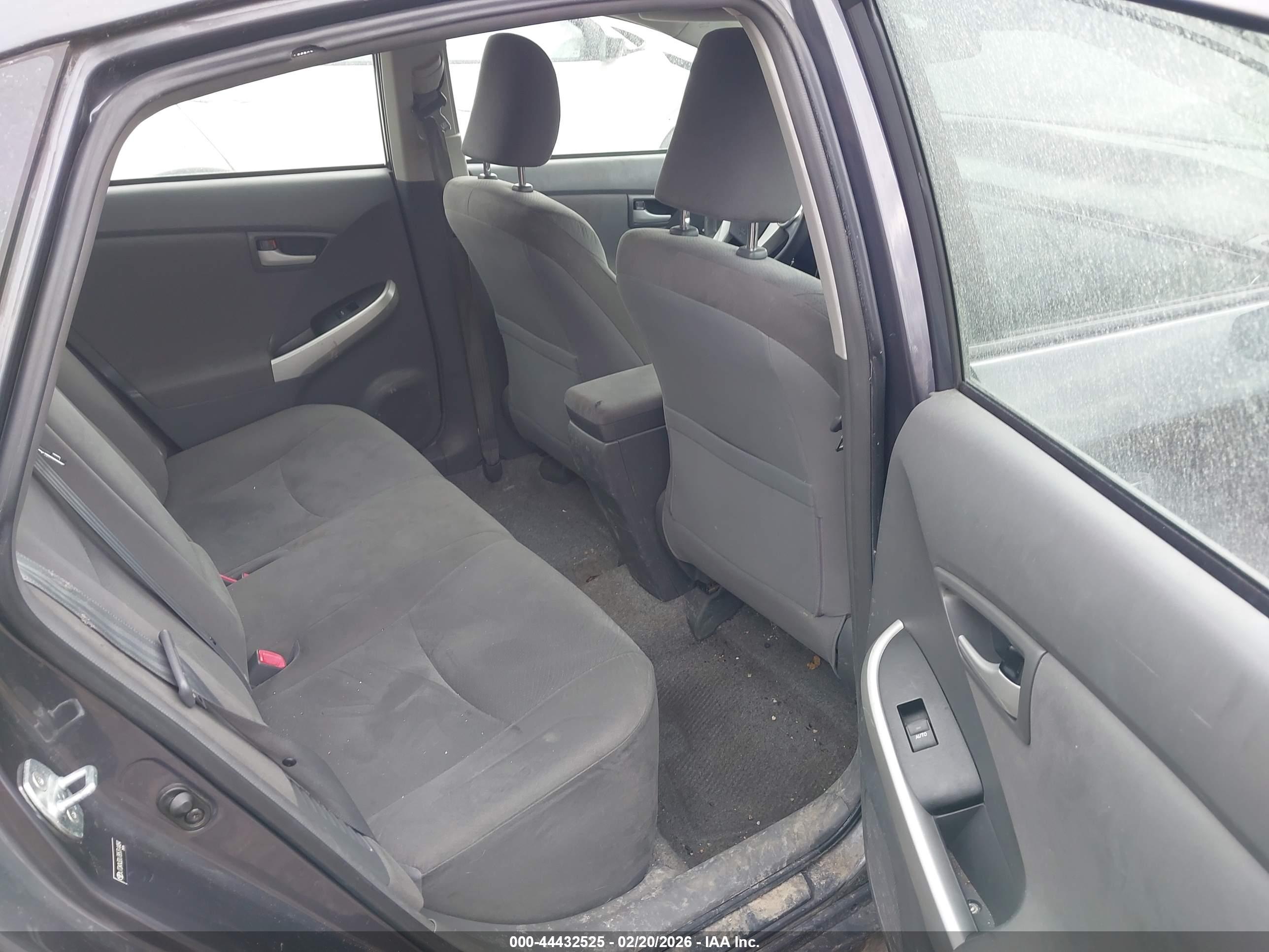 TOYOTA PRIUS image 8