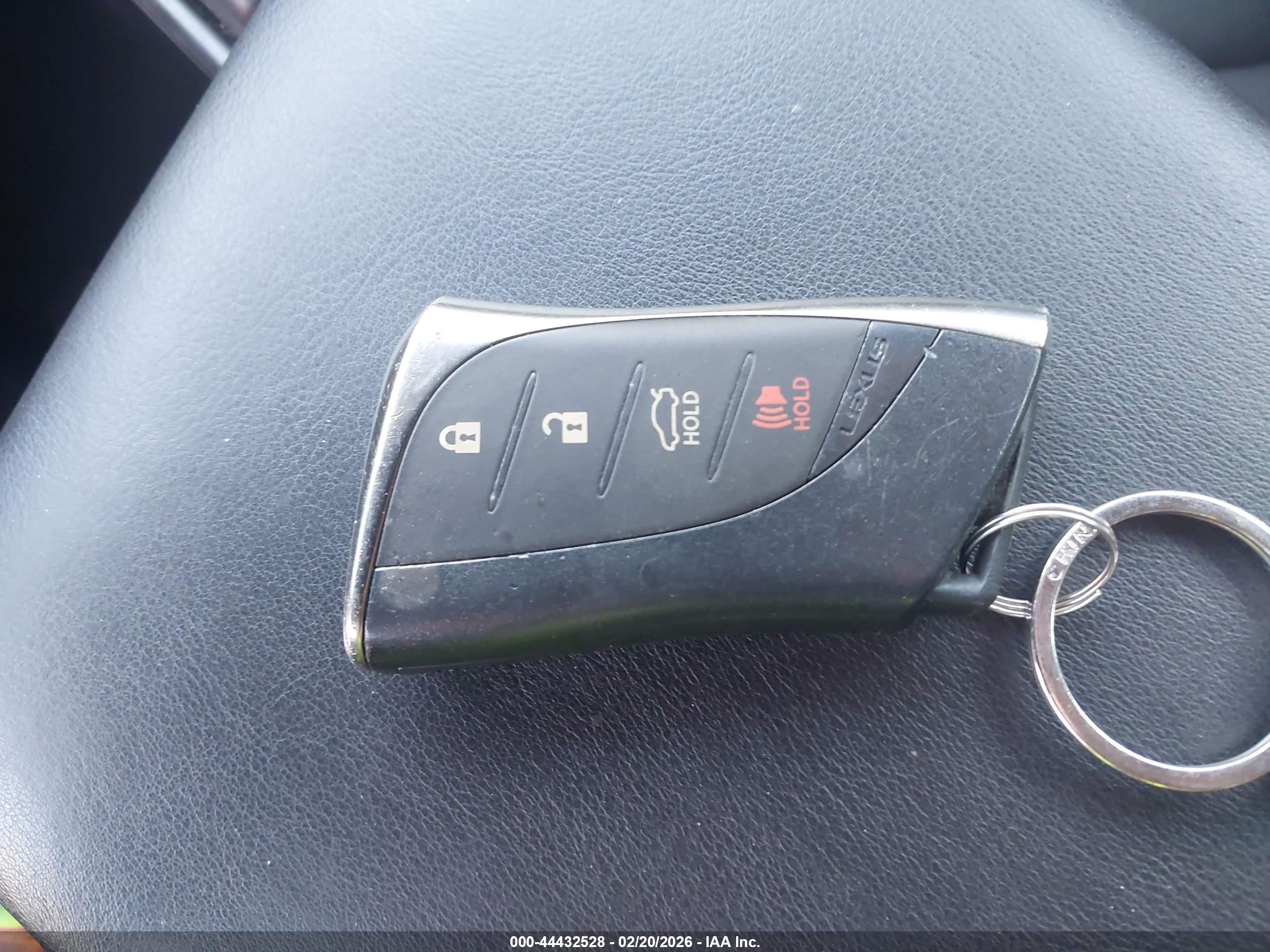 LEXUS ES image 11