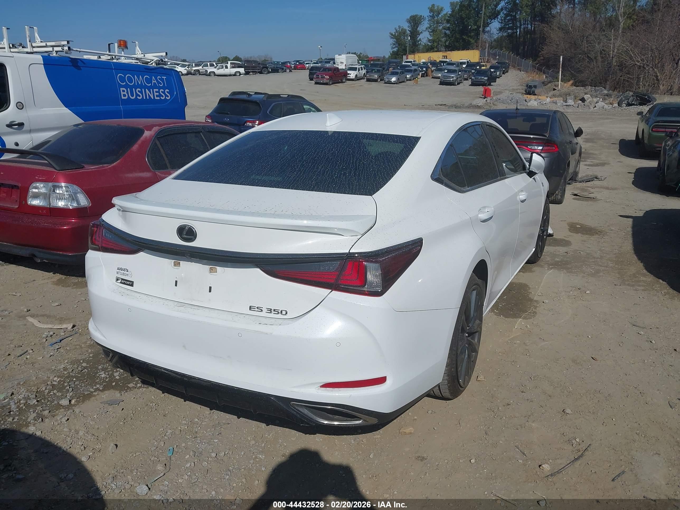 LEXUS ES image 4