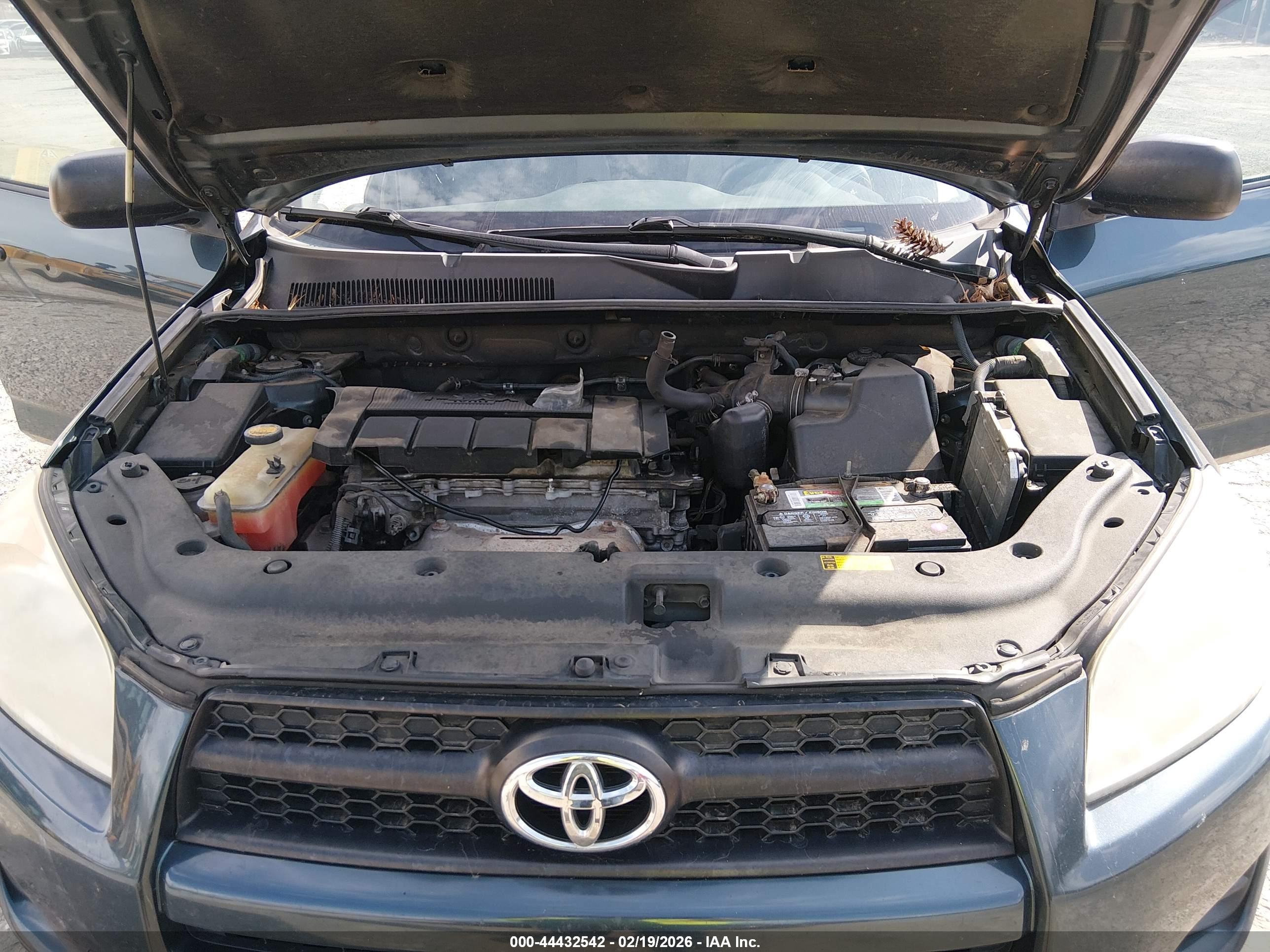 TOYOTA RAV4 image 10