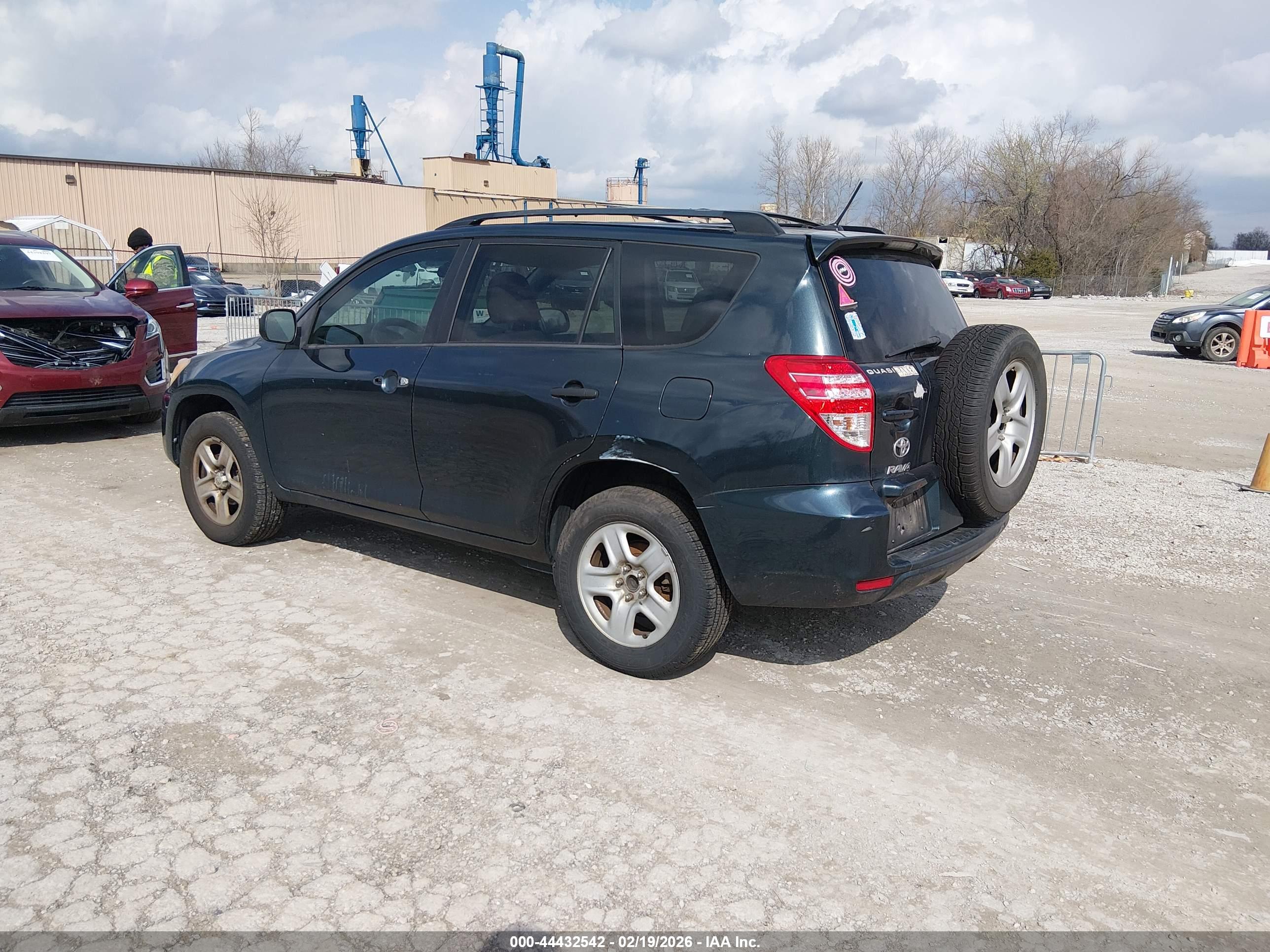 TOYOTA RAV4 image 3