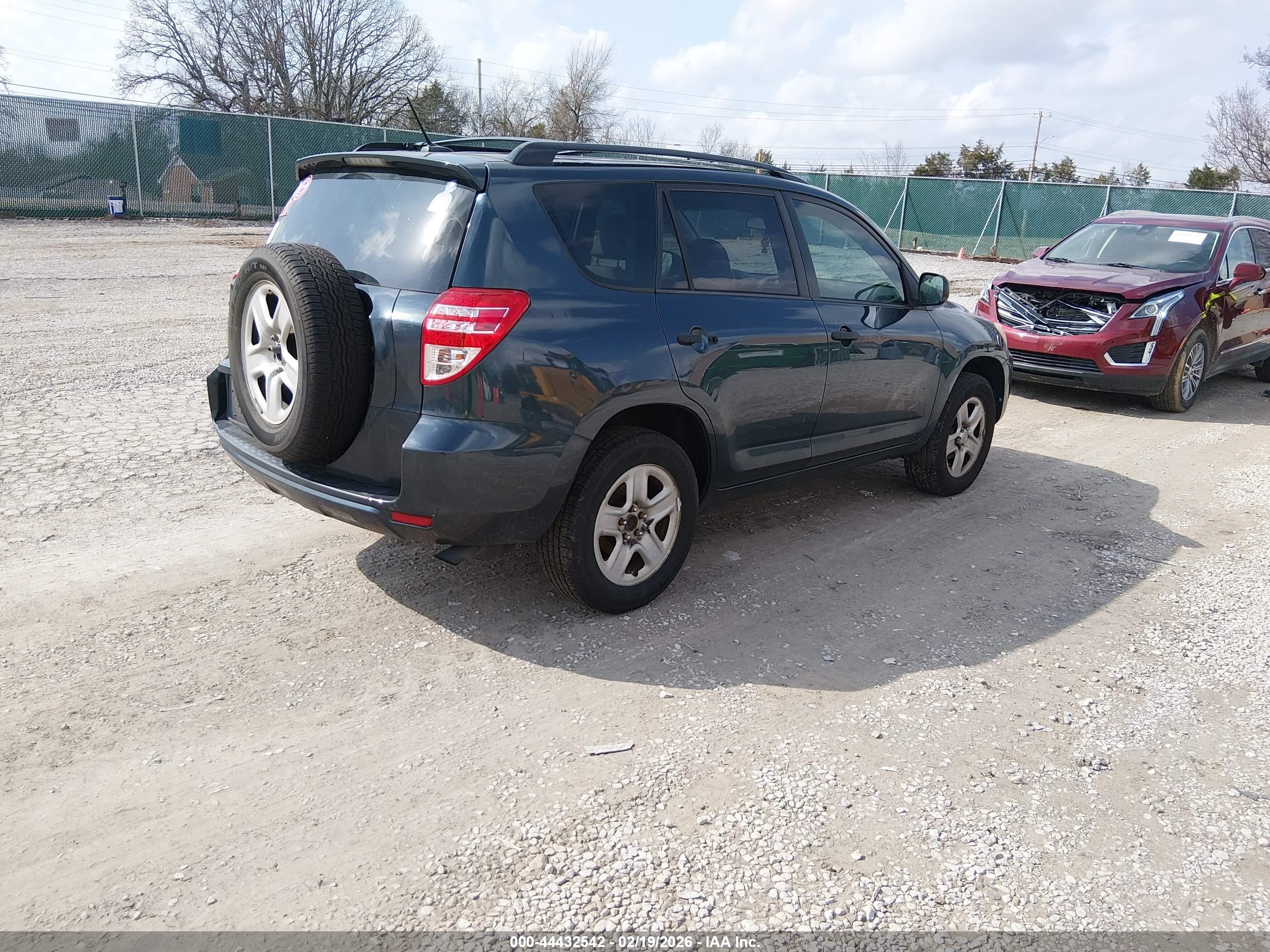 TOYOTA RAV4 image 4