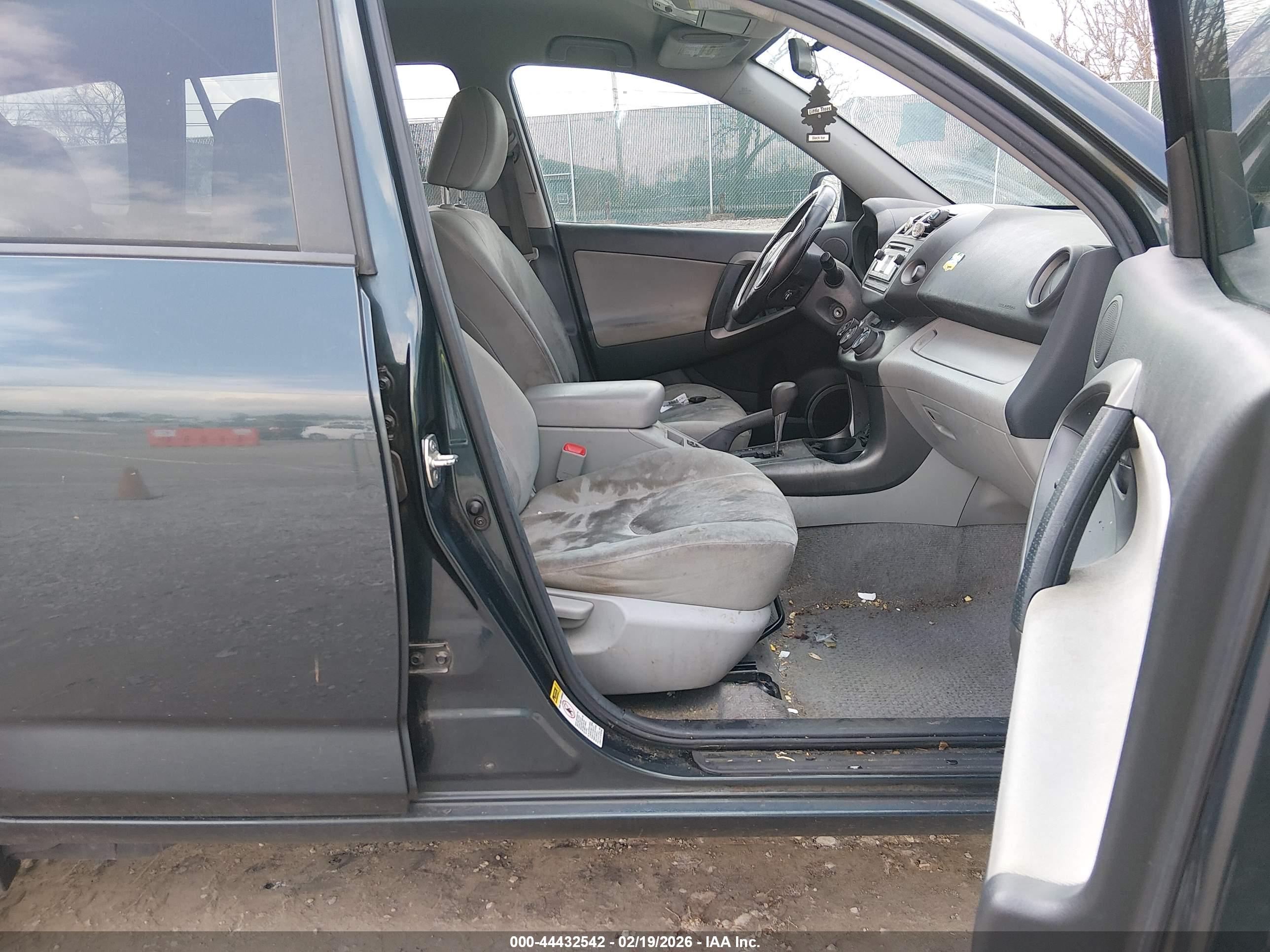 TOYOTA RAV4 image 5