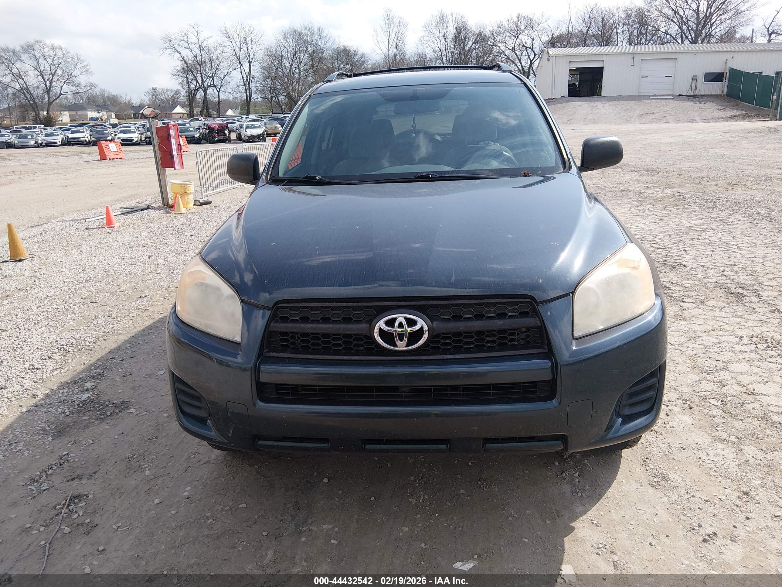 TOYOTA RAV4 image 6