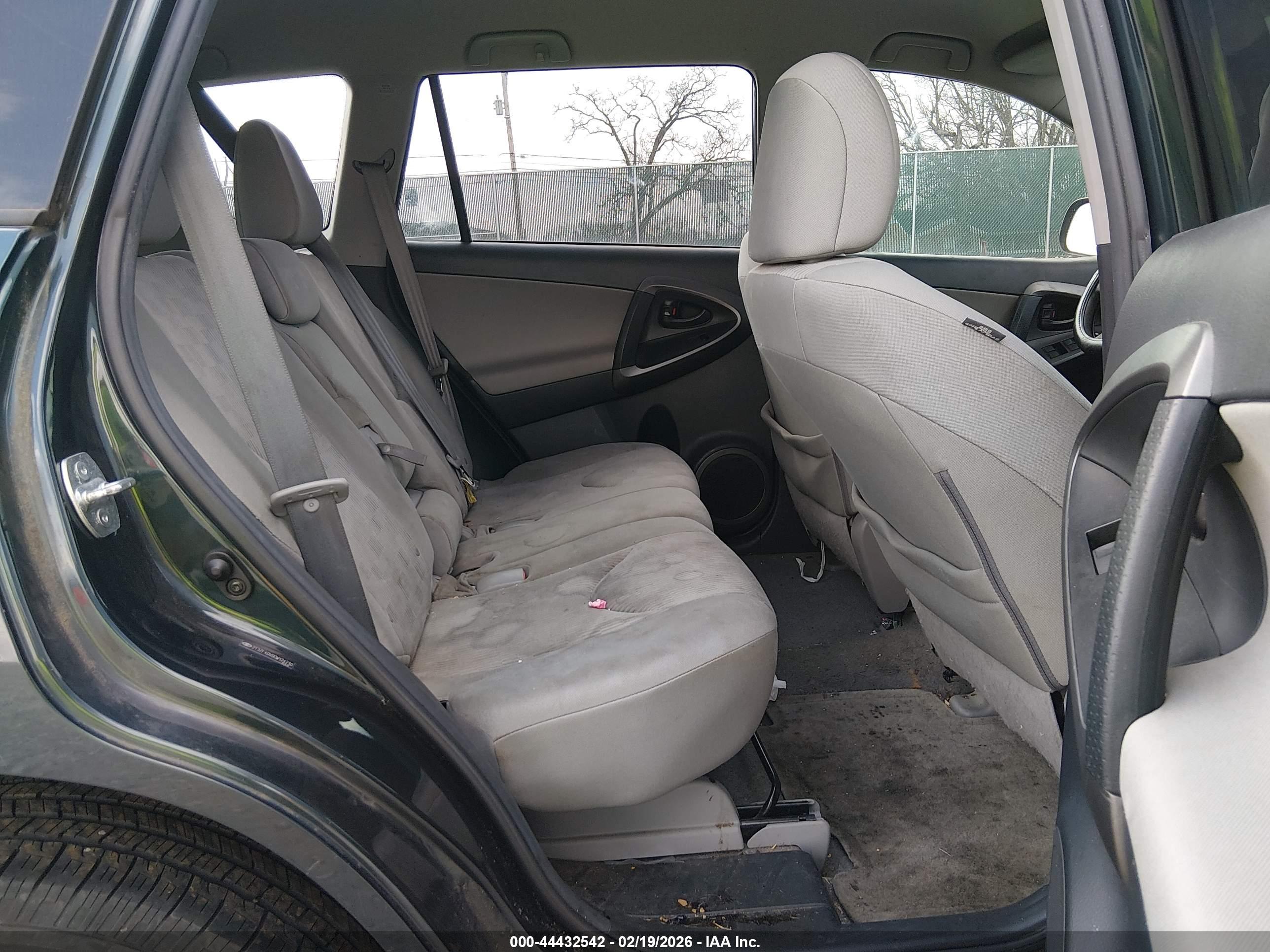 TOYOTA RAV4 image 8