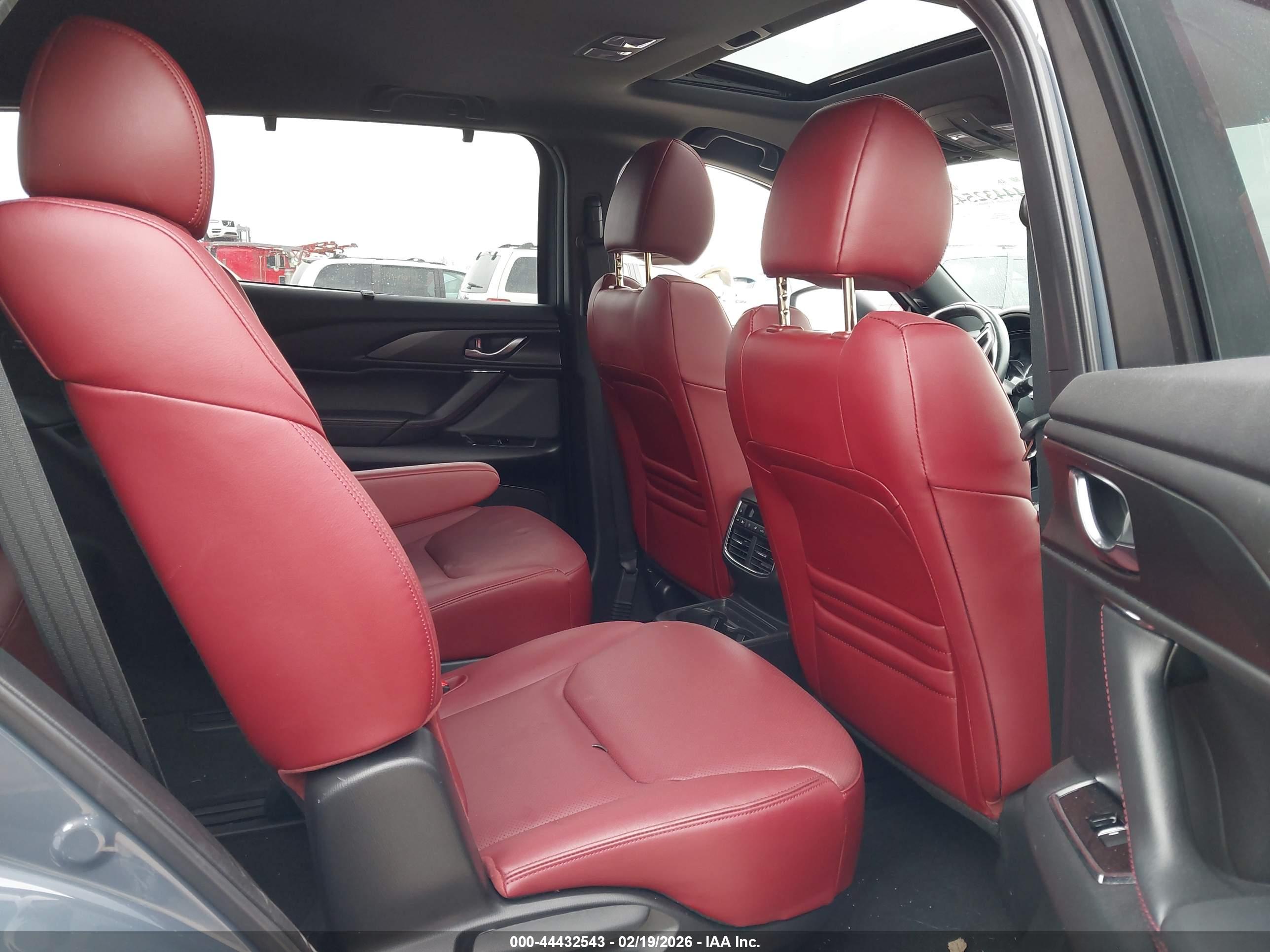 MAZDA CX-9 image 8